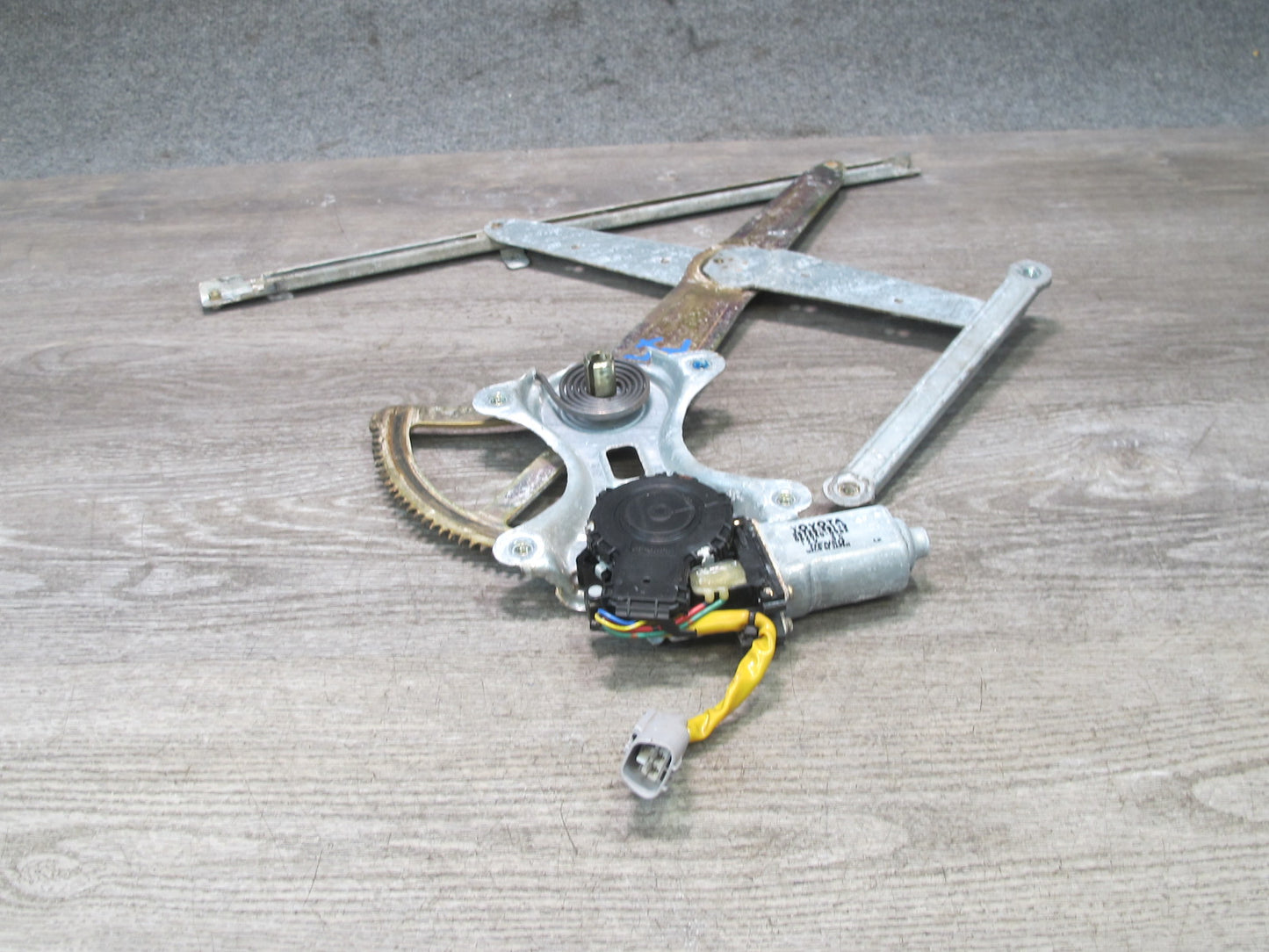 1998-2007 Lexus J100 LX470 Front Left Driver Side Window Regulator W/ Motor