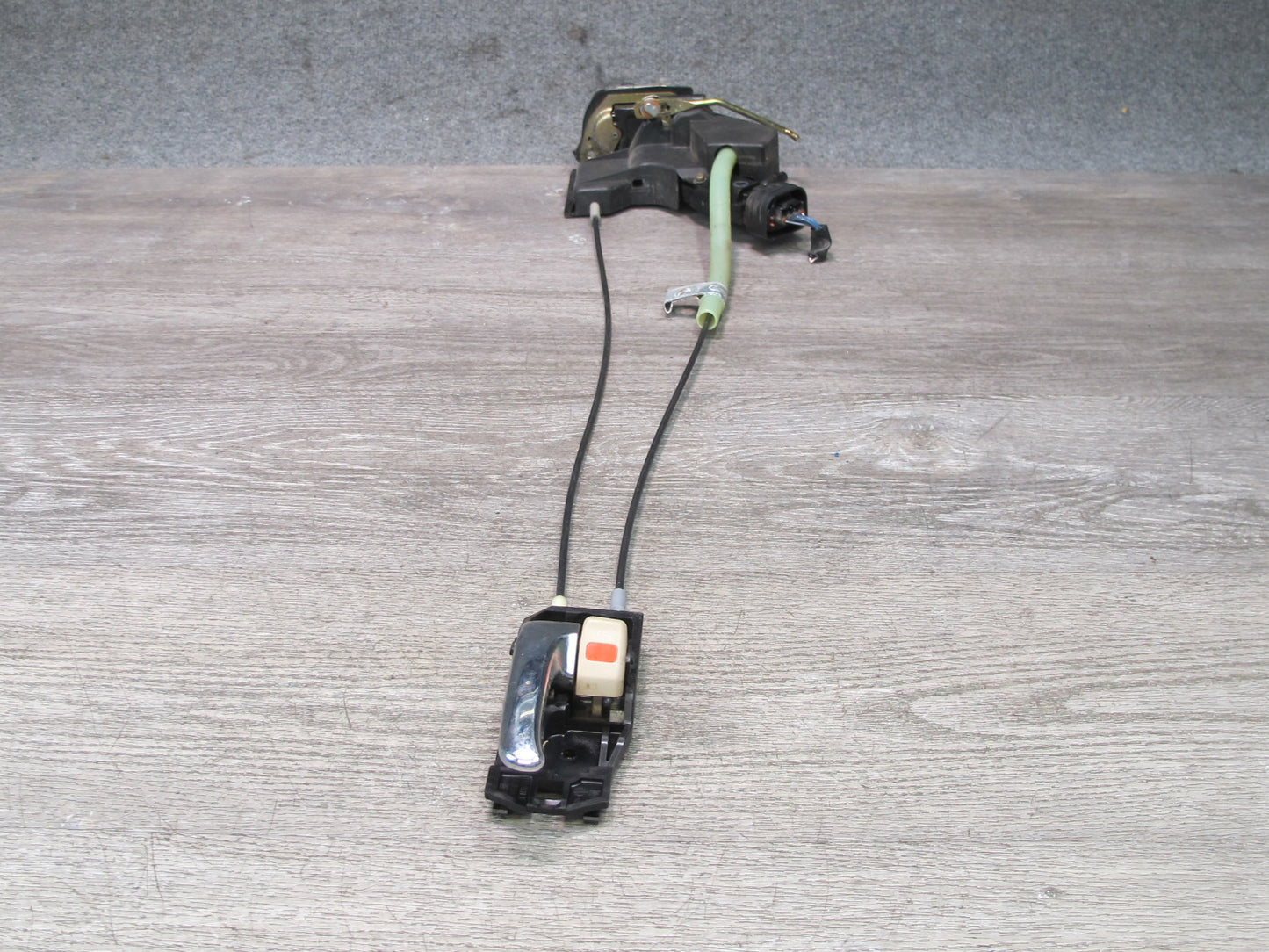 1998-2002 Lexus J100L LX470 Rear Right Side Door Lock Latch Actuator W/ Handle