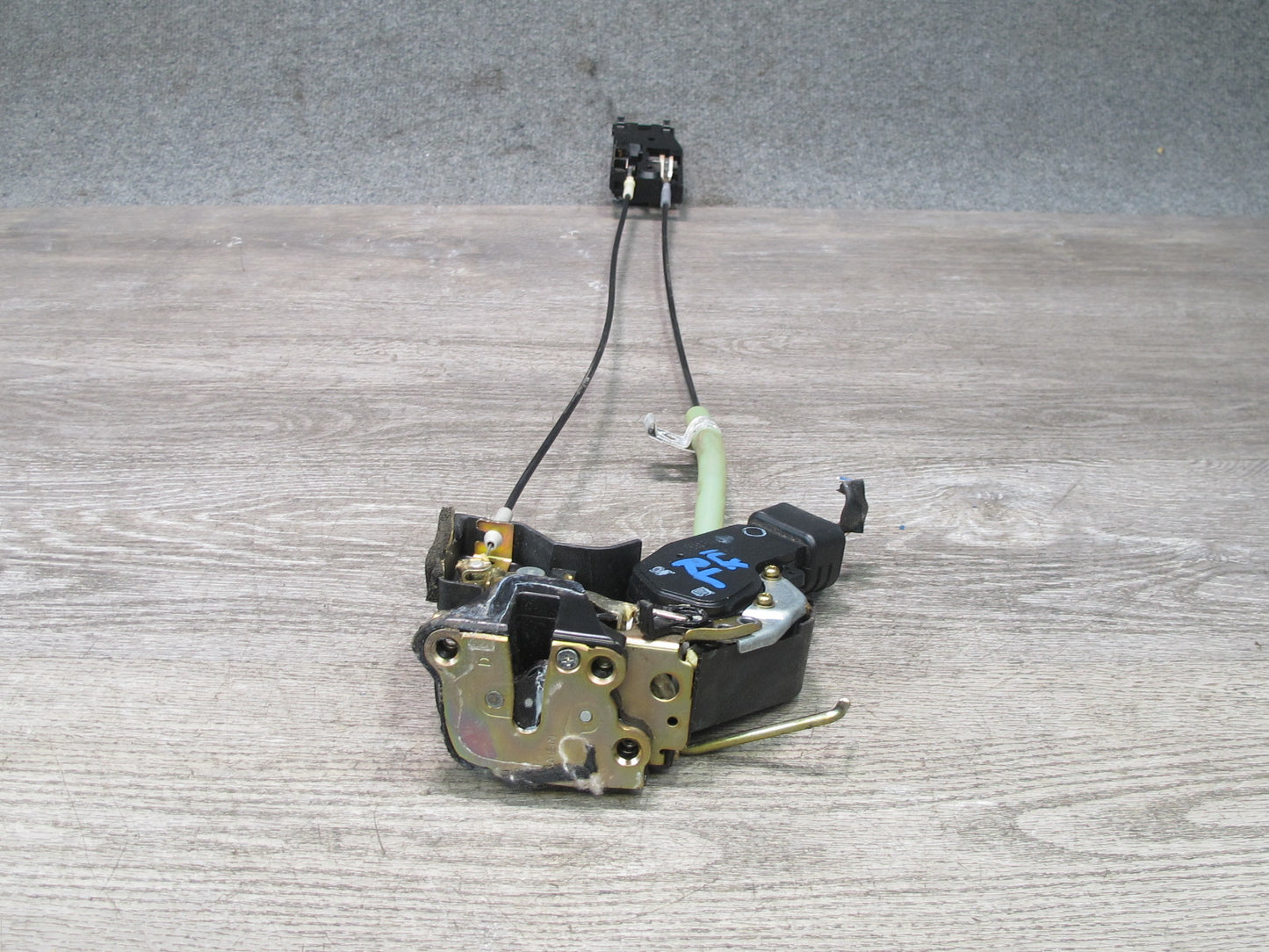 1998-2002 Lexus J100L LX470 Rear Right Side Door Lock Latch Actuator W/ Handle