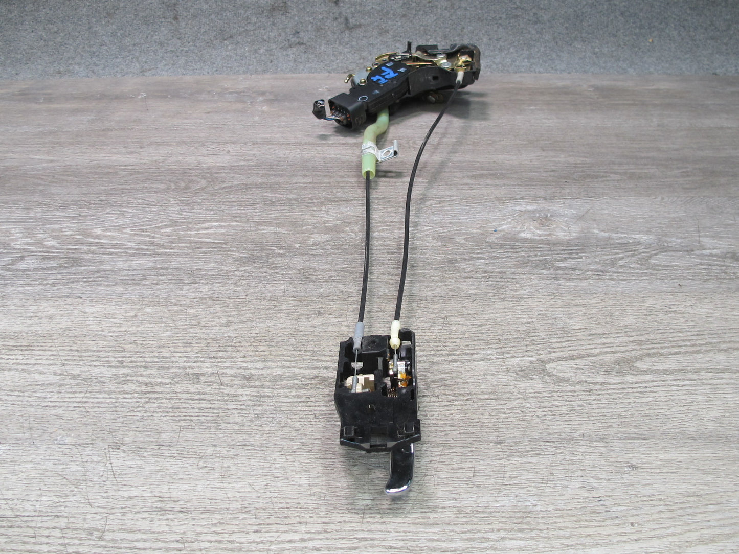 1998-2002 Lexus J100L LX470 Rear Right Side Door Lock Latch Actuator W/ Handle