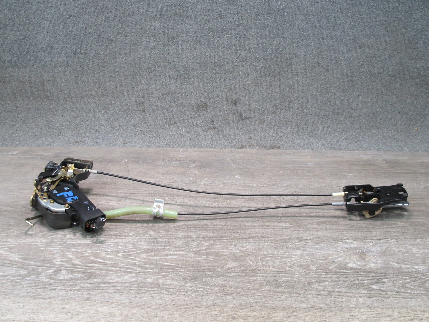 1998-2002 Lexus J100L LX470 Rear Right Side Door Lock Latch Actuator W/ Handle