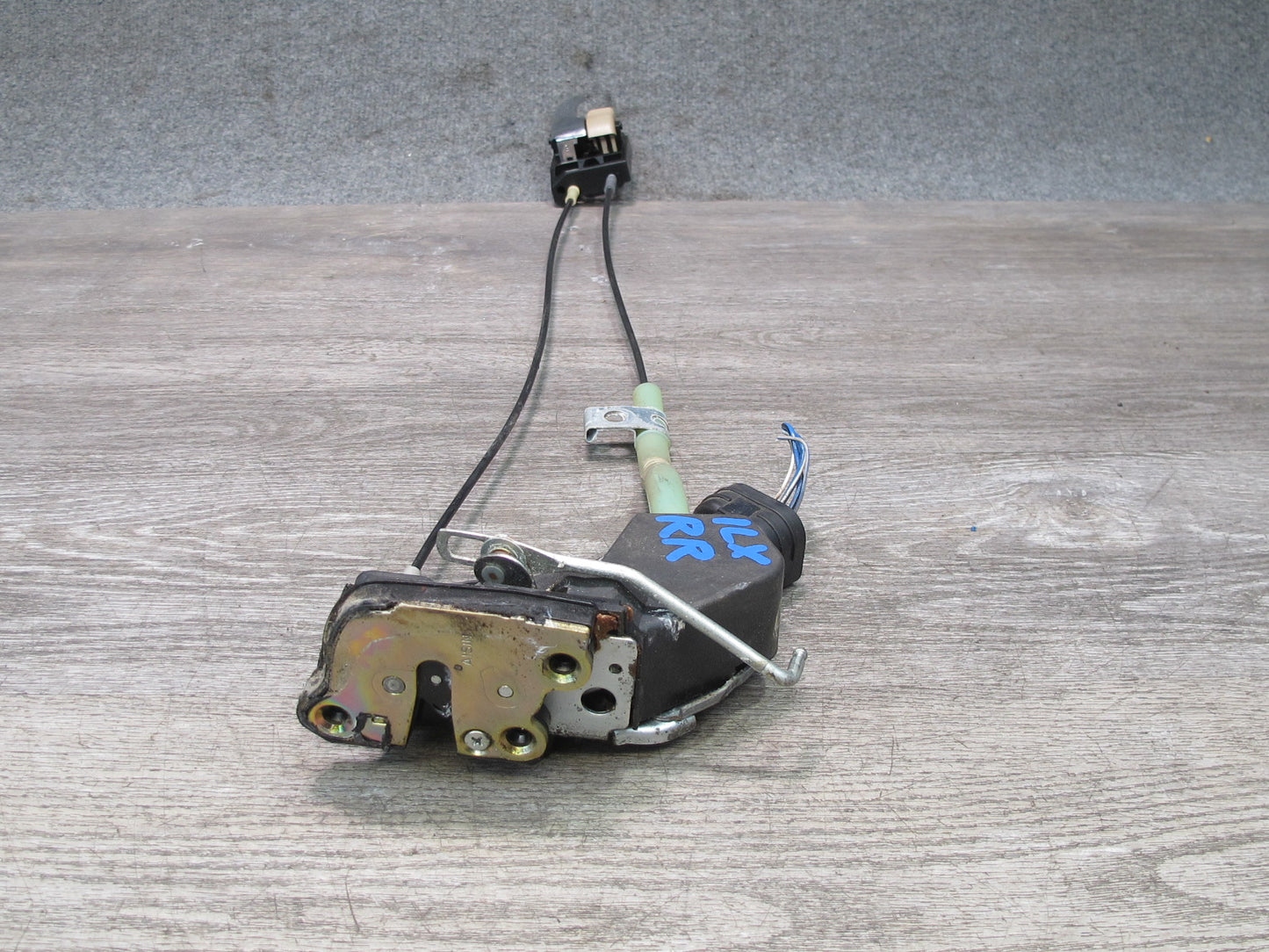 1998-2002 Lexus J100L LX470 Rear Right Side Door Lock Latch Actuator W/ Handle