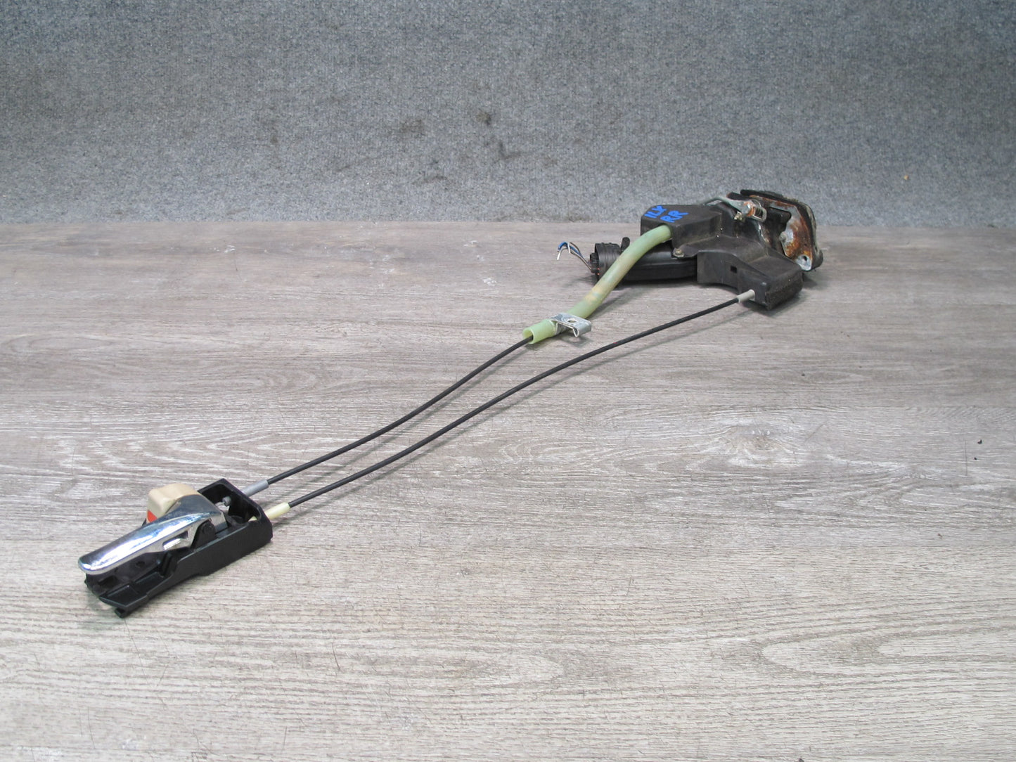 1998-2002 Lexus J100L LX470 Rear Right Side Door Lock Latch Actuator W/ Handle