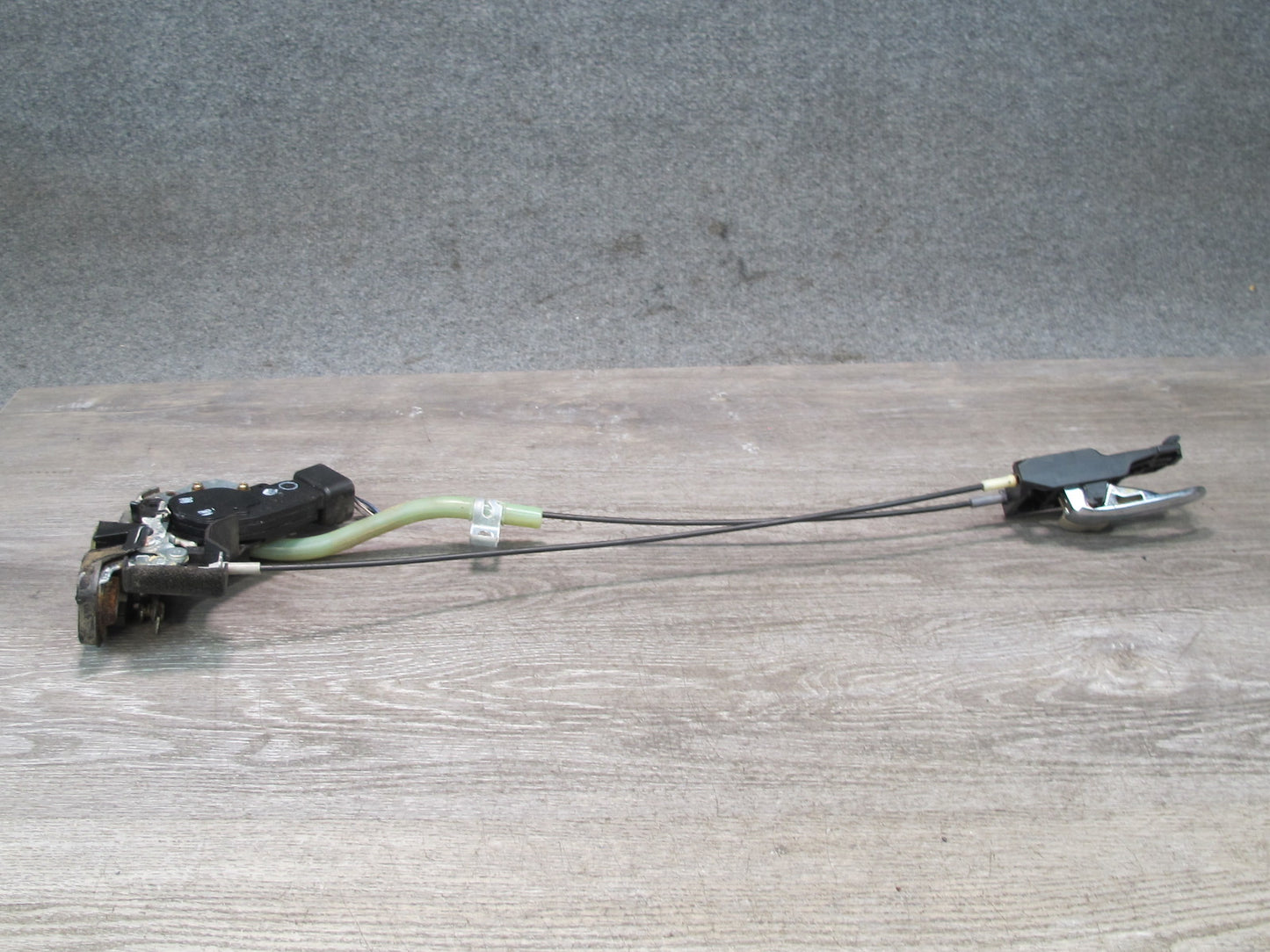 1998-2002 Lexus J100L LX470 Rear Right Side Door Lock Latch Actuator W/ Handle