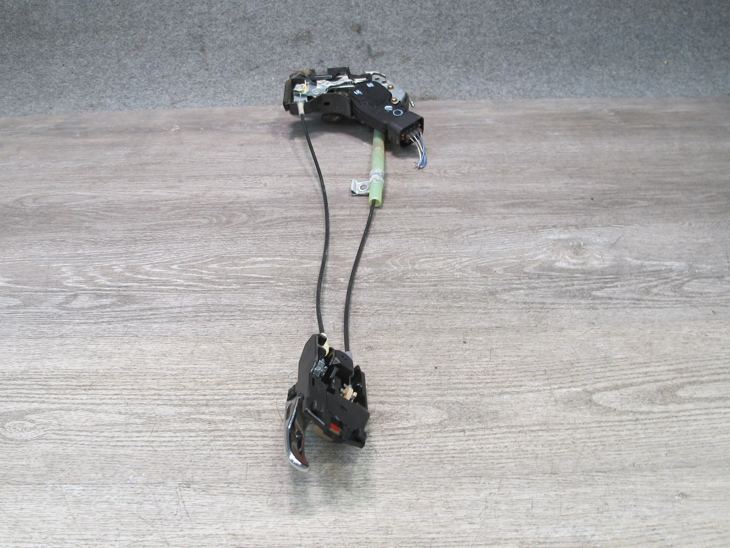 1998-2002 Lexus J100L LX470 Rear Right Side Door Lock Latch Actuator W/ Handle