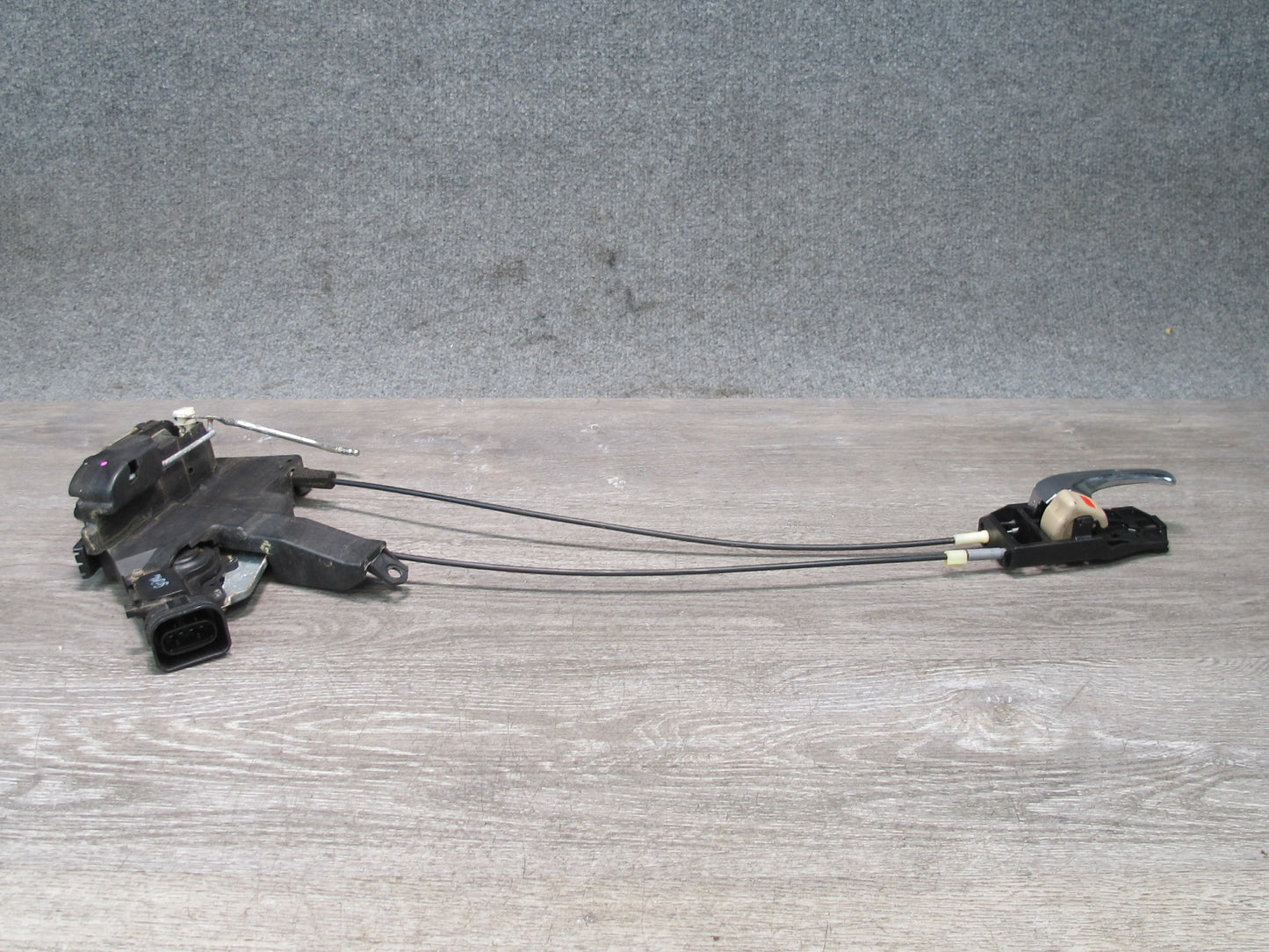 1998-2002 Lexus J100L LX470 Front Right Side Door Lock Latch Actuator W/ Handle