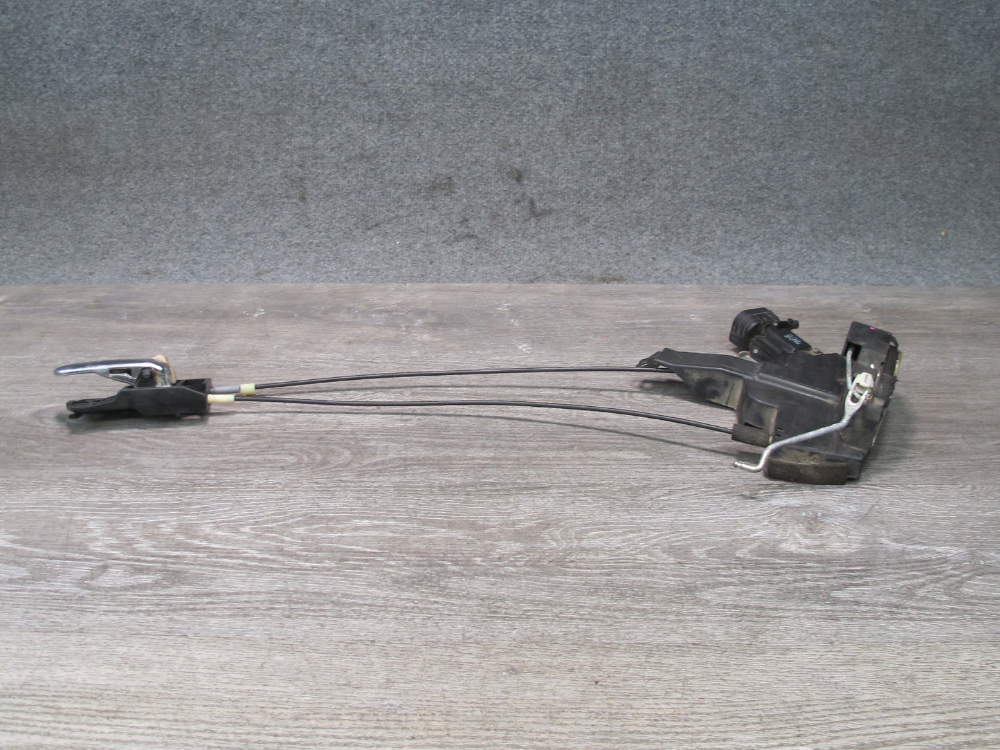 1998-2002 Lexus J100L LX470 Front Right Side Door Lock Latch Actuator W/ Handle