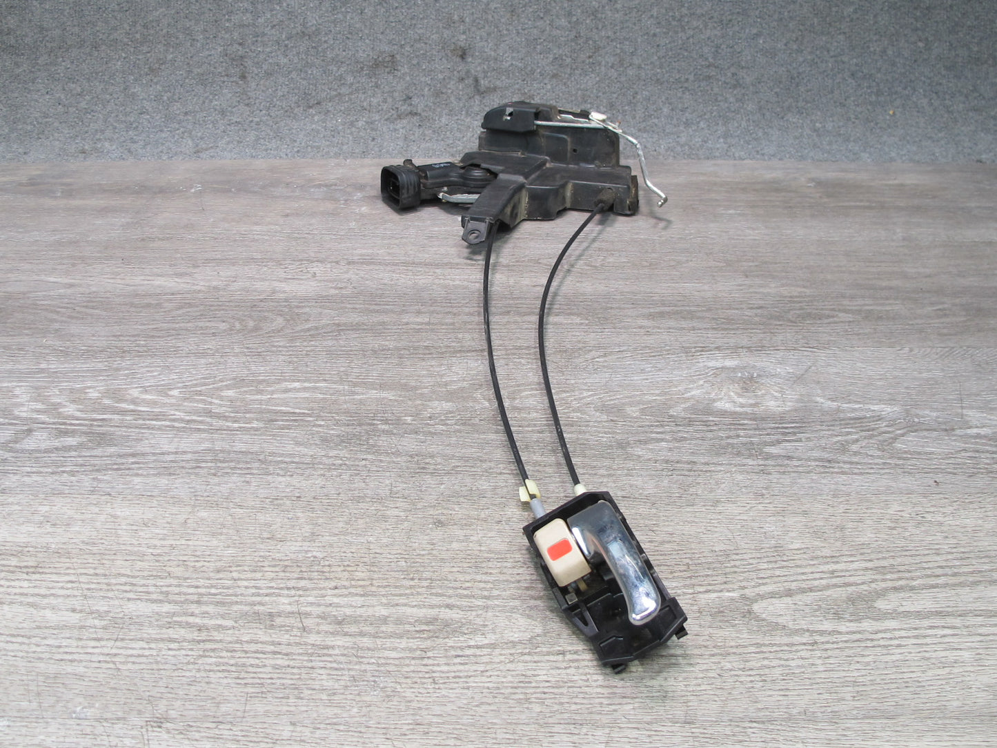 1998-2002 Lexus J100L LX470 Front Right Side Door Lock Latch Actuator W/ Handle