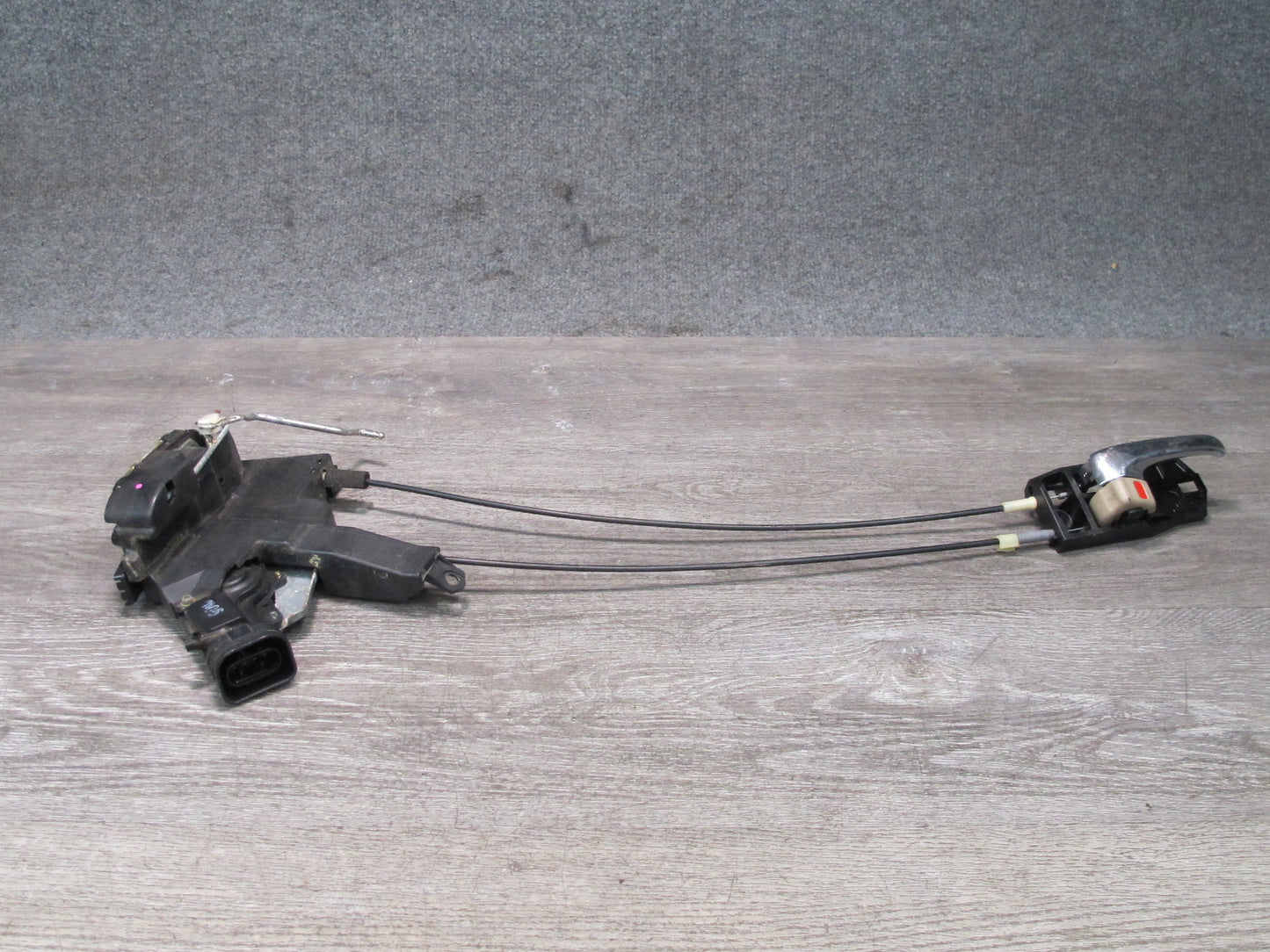 1998-2002 Lexus J100L LX470 Front Right Side Door Lock Latch Actuator W/ Handle