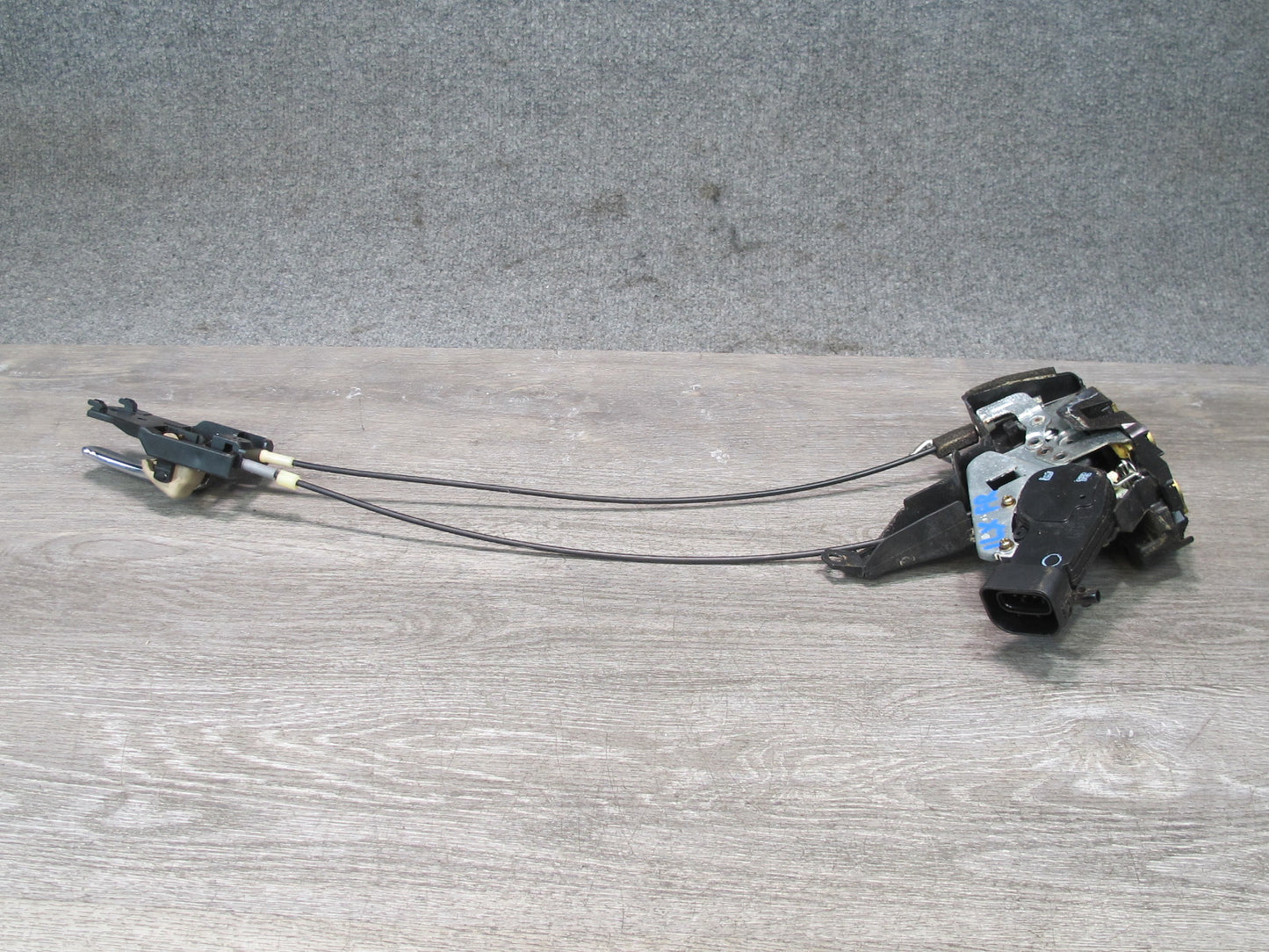 1998-2002 Lexus J100L LX470 Front Right Side Door Lock Latch Actuator W/ Handle