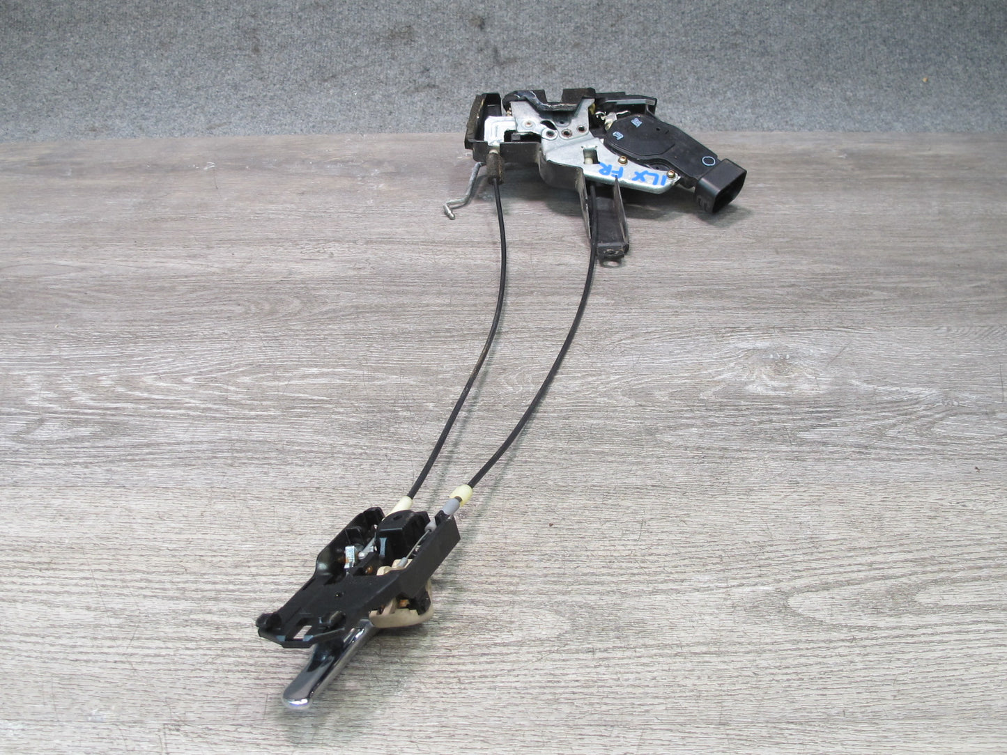 1998-2002 Lexus J100L LX470 Front Right Side Door Lock Latch Actuator W/ Handle