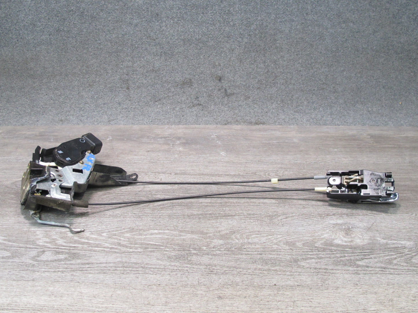 1998-2002 Lexus J100L LX470 Front Right Side Door Lock Latch Actuator W/ Handle