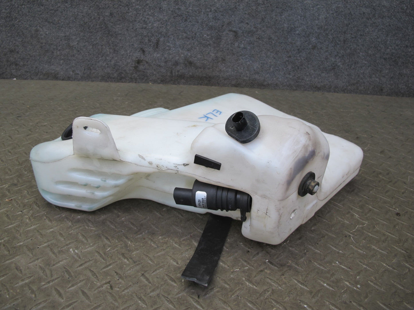 05-11 Mercedes R171 Slk-class Windshield Washer Fluid Reservoir Tank w Pump OEM