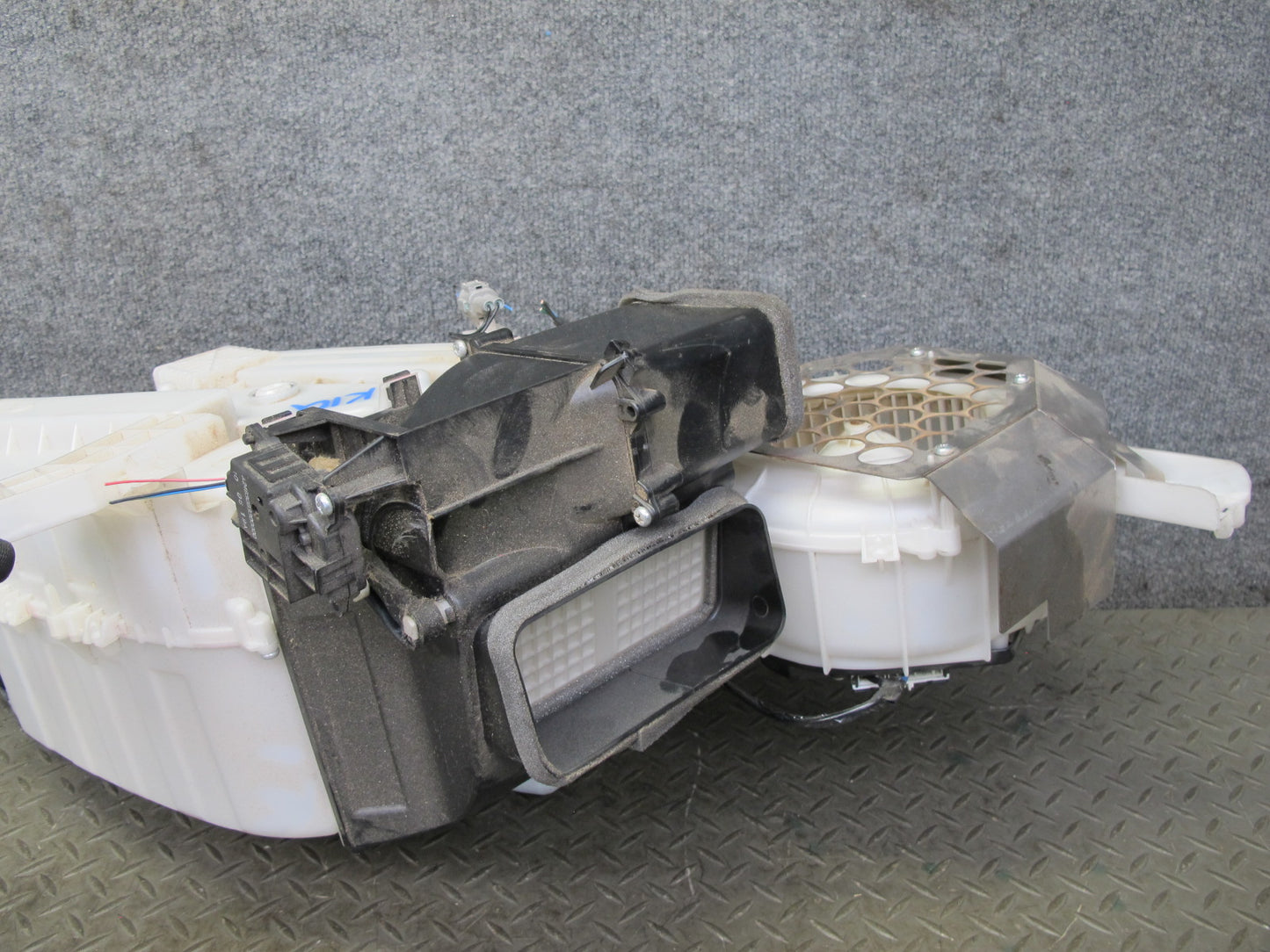 2011-2017 Infiniti QX56 QX80 Rear Hvac A/C Air Heater Blower Assembly