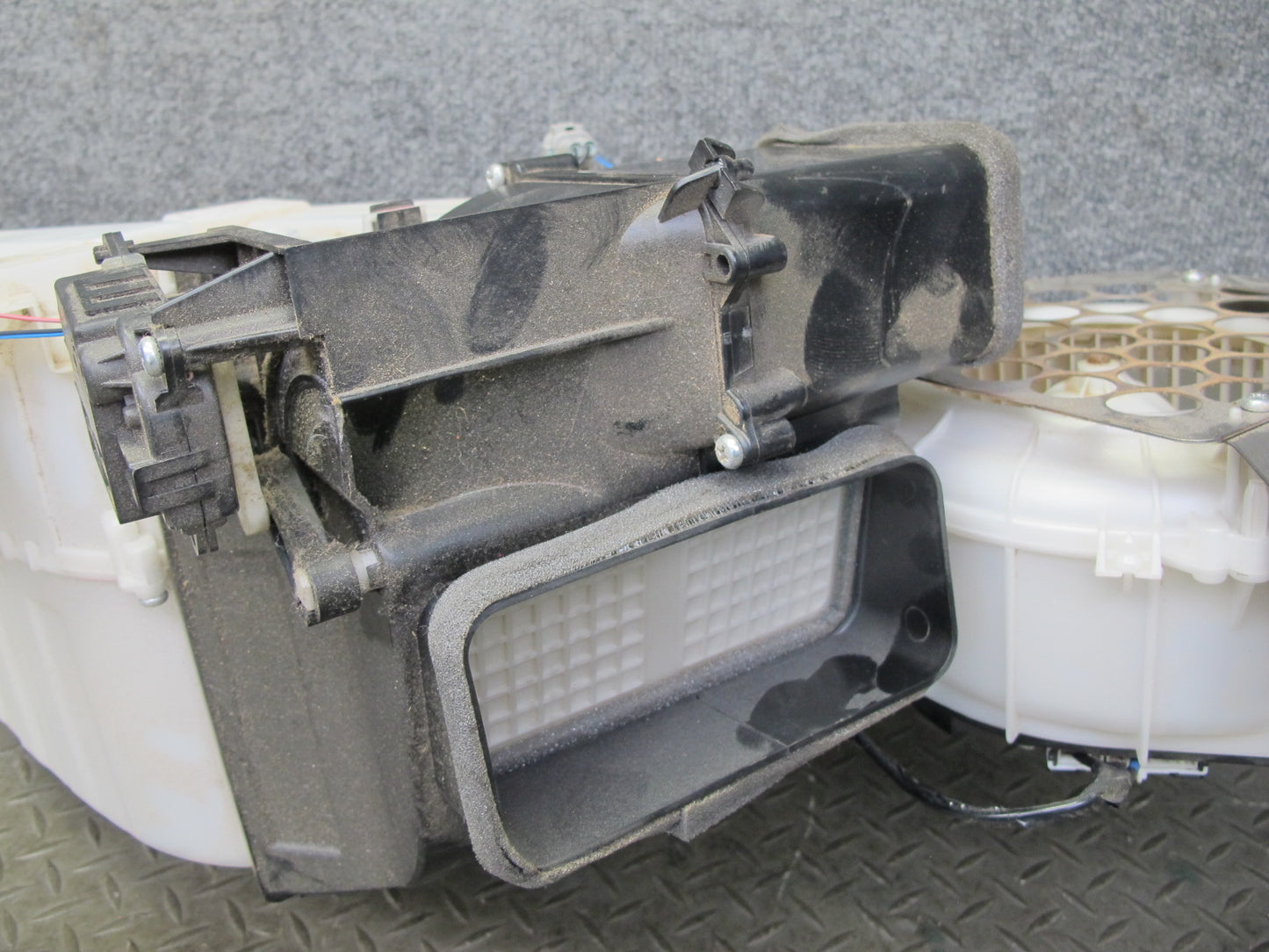 2011-2017 Infiniti QX56 QX80 Rear Hvac A/C Air Heater Blower Assembly