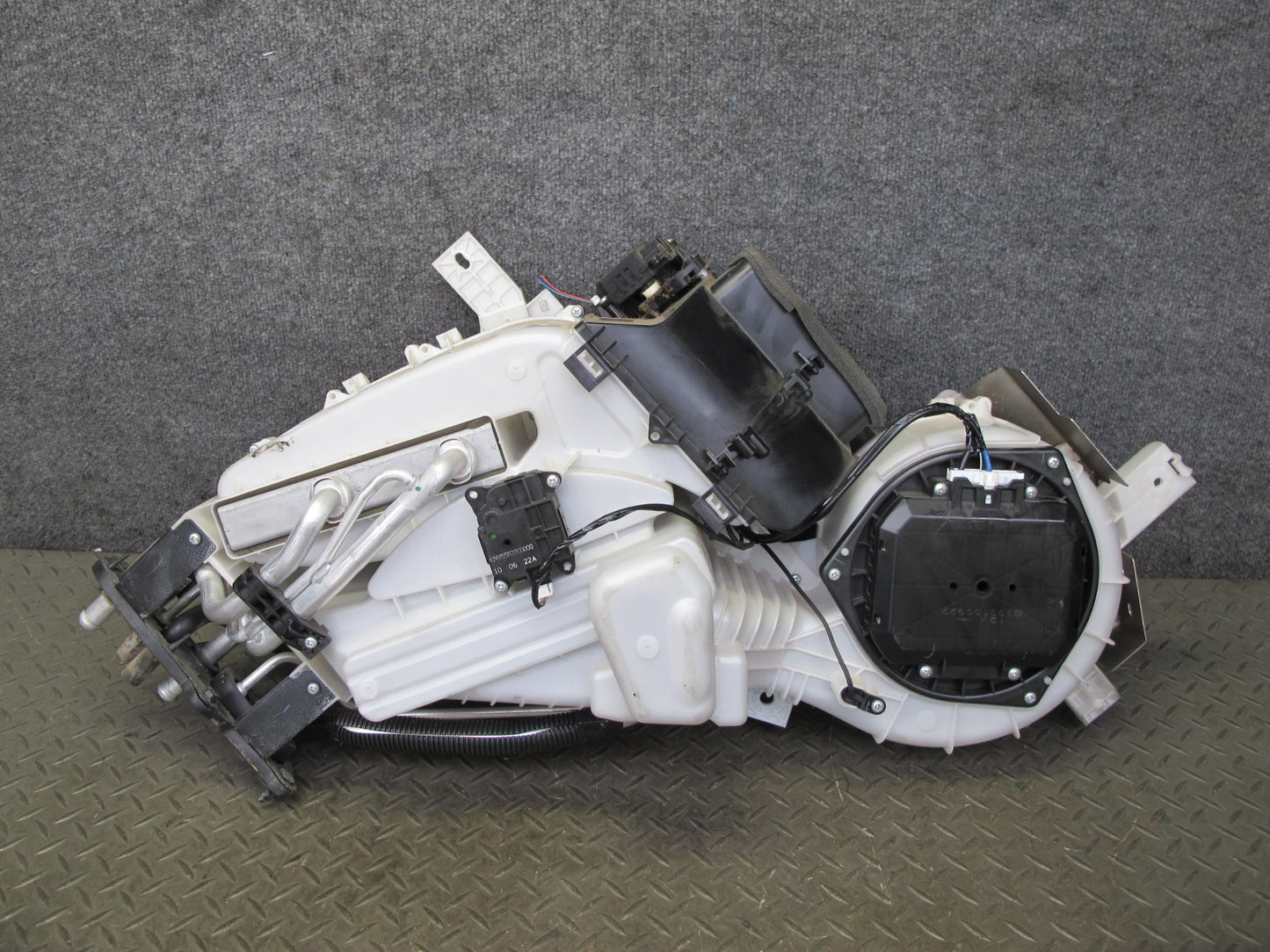 2011-2017 Infiniti QX56 QX80 Rear Hvac A/C Air Heater Blower Assembly