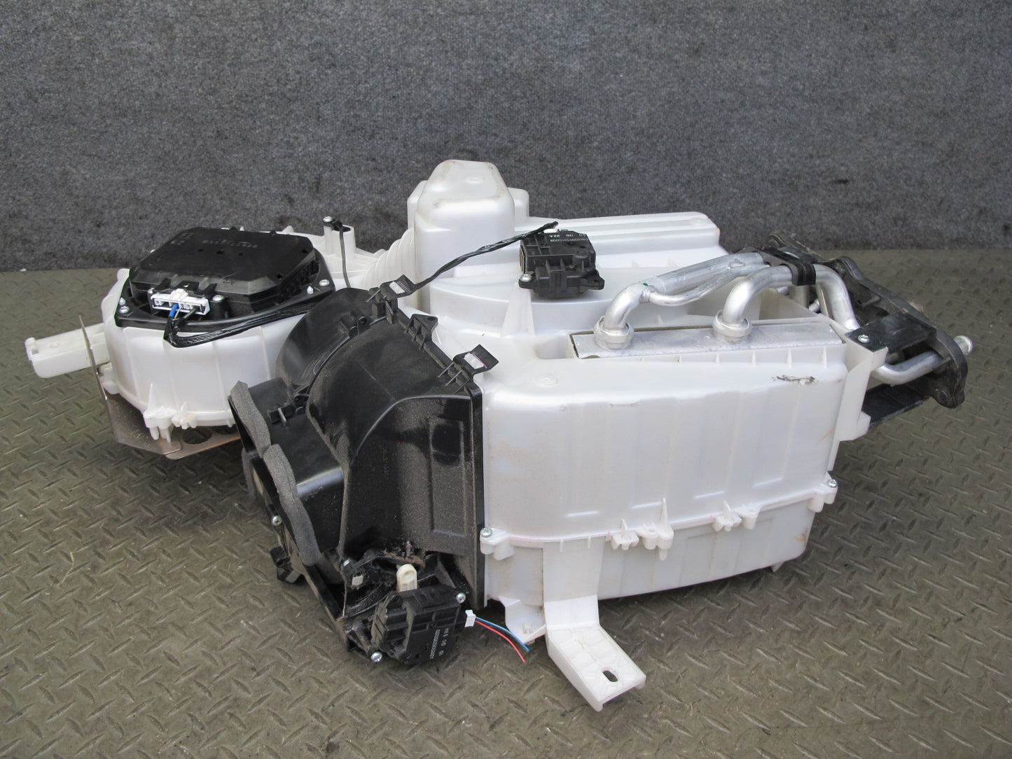 2011-2017 Infiniti QX56 QX80 Rear Hvac A/C Air Heater Blower Assembly