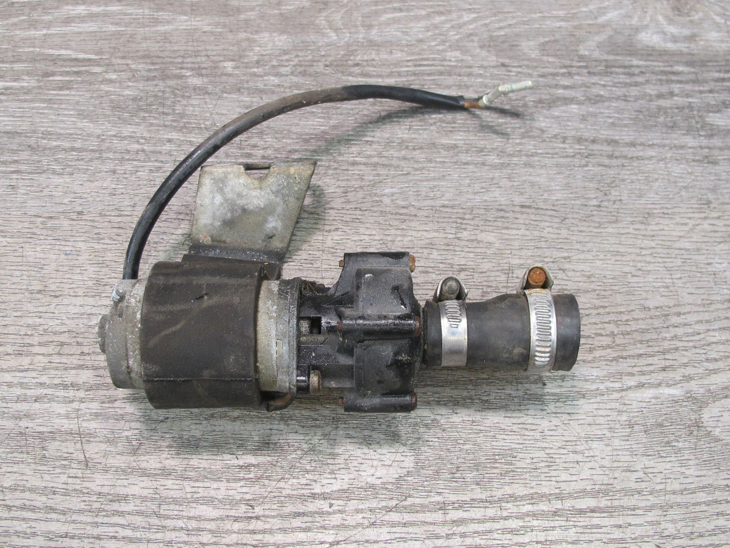 81-85 Mercedes R107 380SL Secondary Auxiliary AUX Water Heater Control Pump OEM