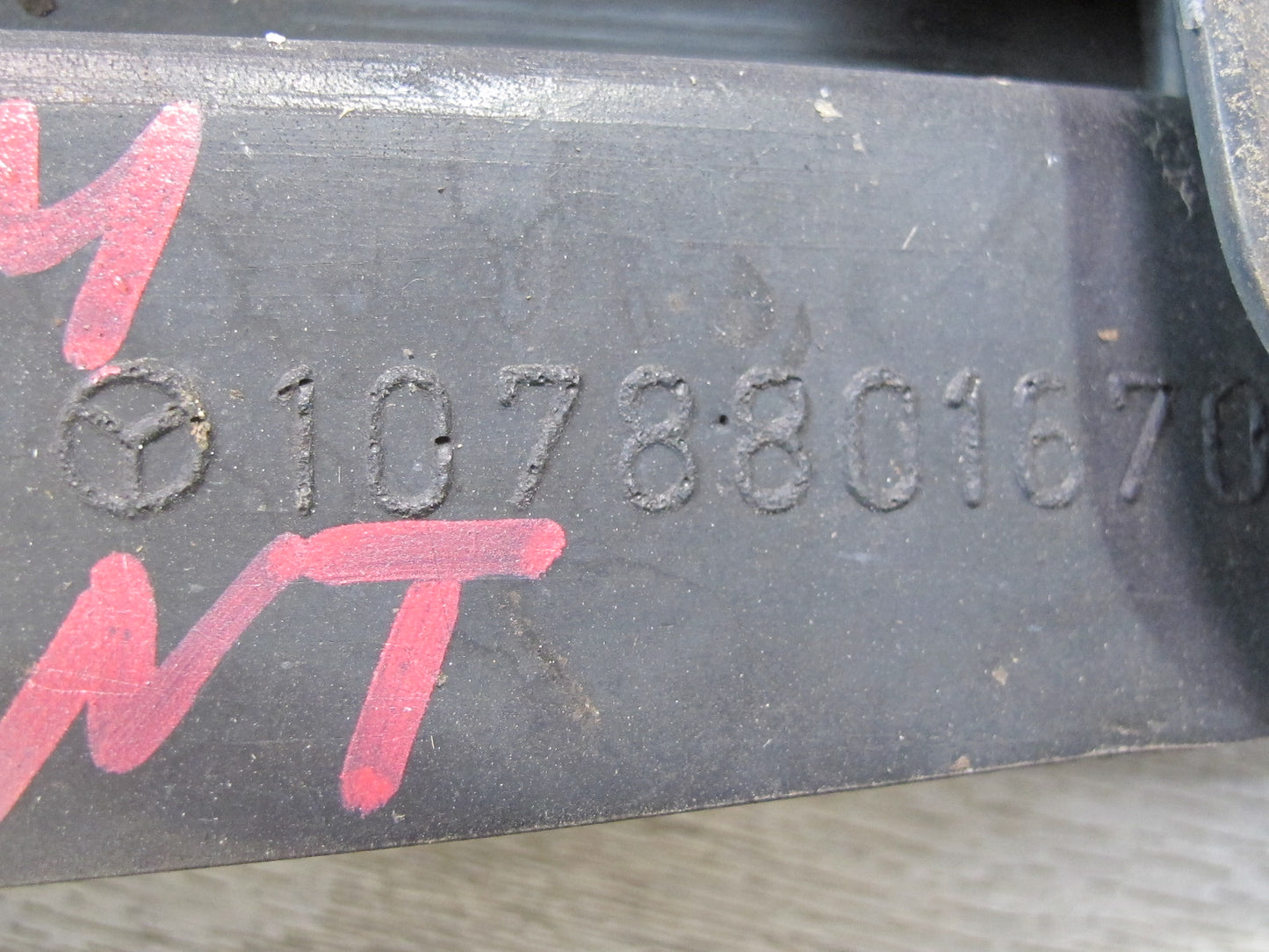 73-89 Mercedes R107 Front Bumper Left & Right Extension Rubber END Pad OEM