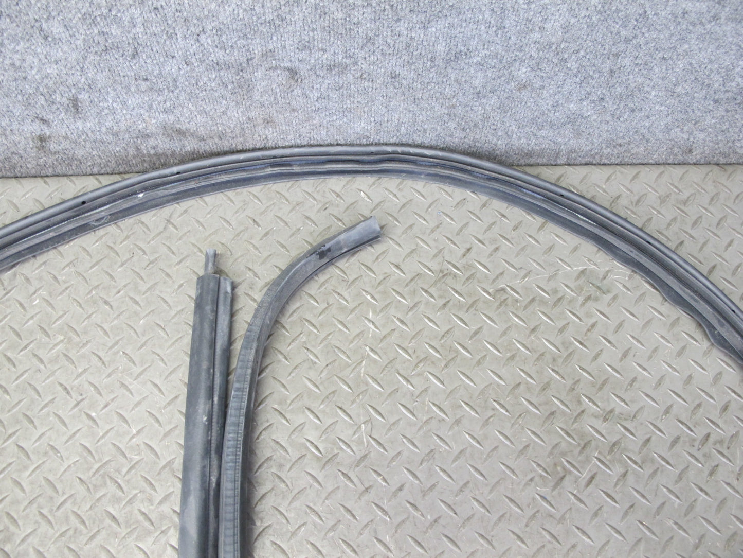 04-08 Mazda RX8 Front Left & Right Door Body Weather Strip Rubber Seal Set OEM