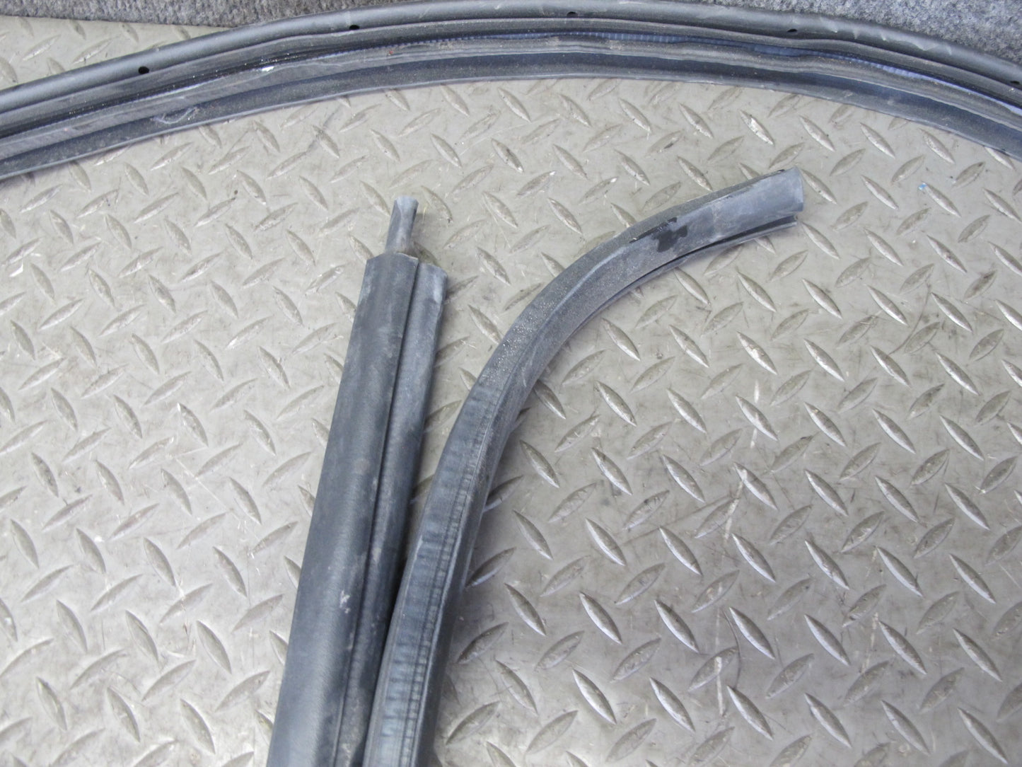 04-08 Mazda RX8 Front Left & Right Door Body Weather Strip Rubber Seal Set OEM