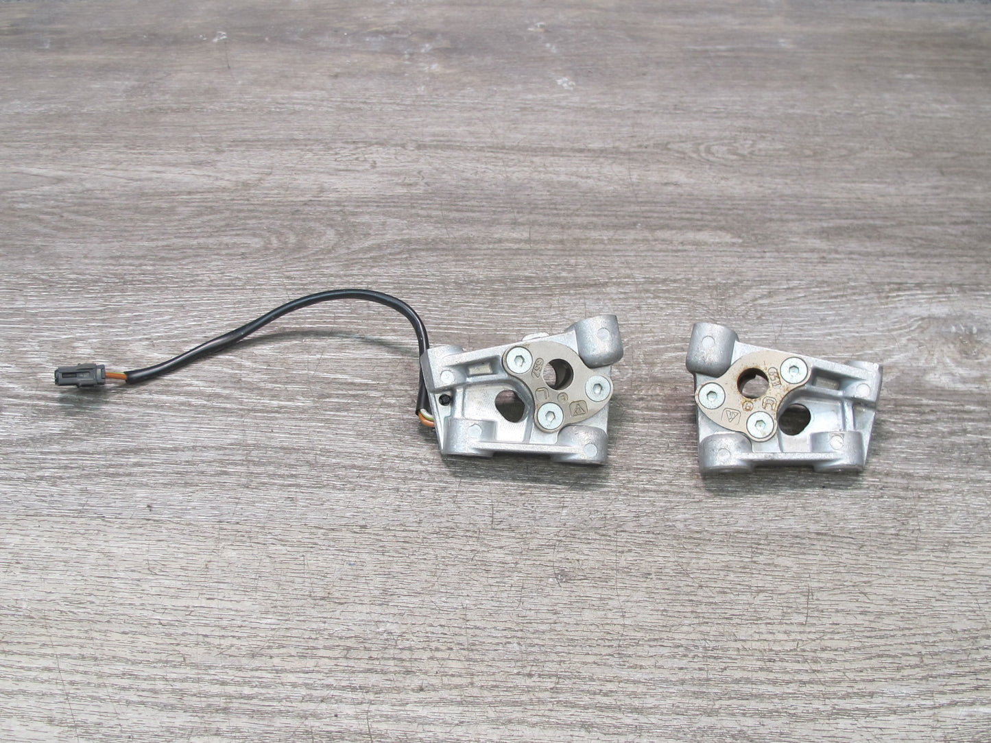 1999-2005 Porsche 911 996 Convertible TOP Roof Lock Latch Bracket Set of 2