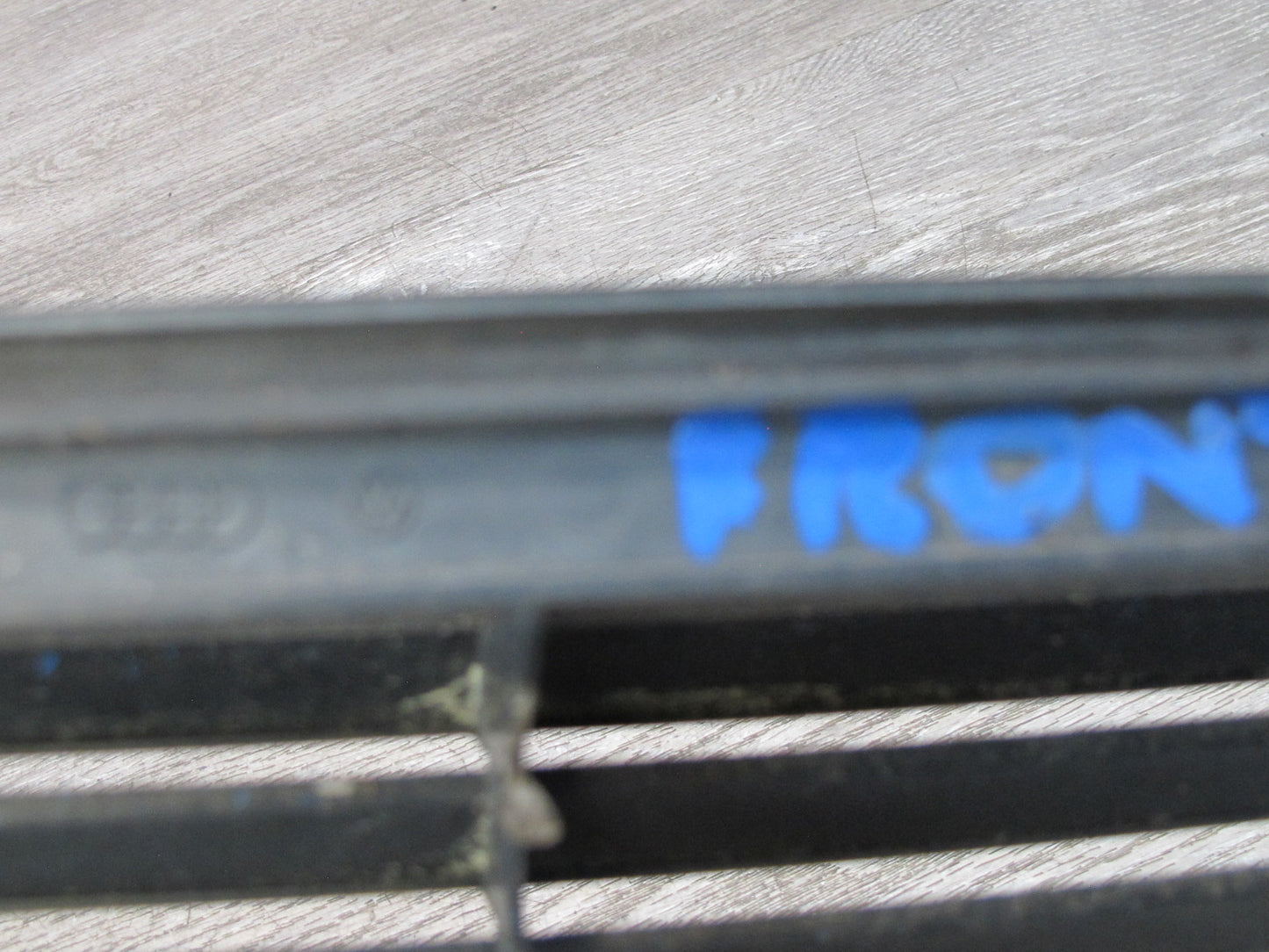 86-89 Volkswagen Scirocco MK2 16V Front Hood Grille w Emblem 533853653 OEM