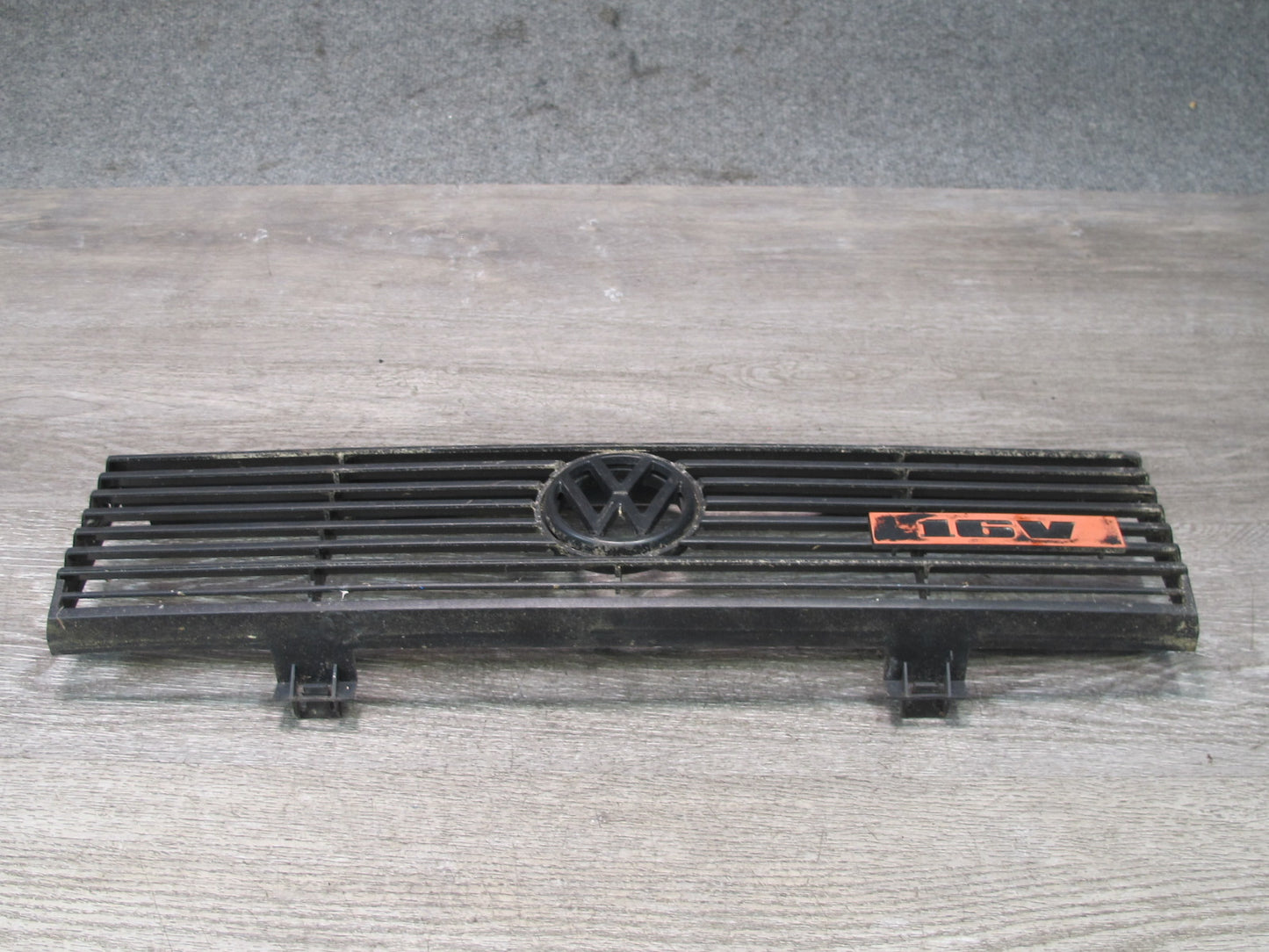 86-89 Volkswagen Scirocco MK2 16V Front Hood Grille w Emblem 533853653 OEM