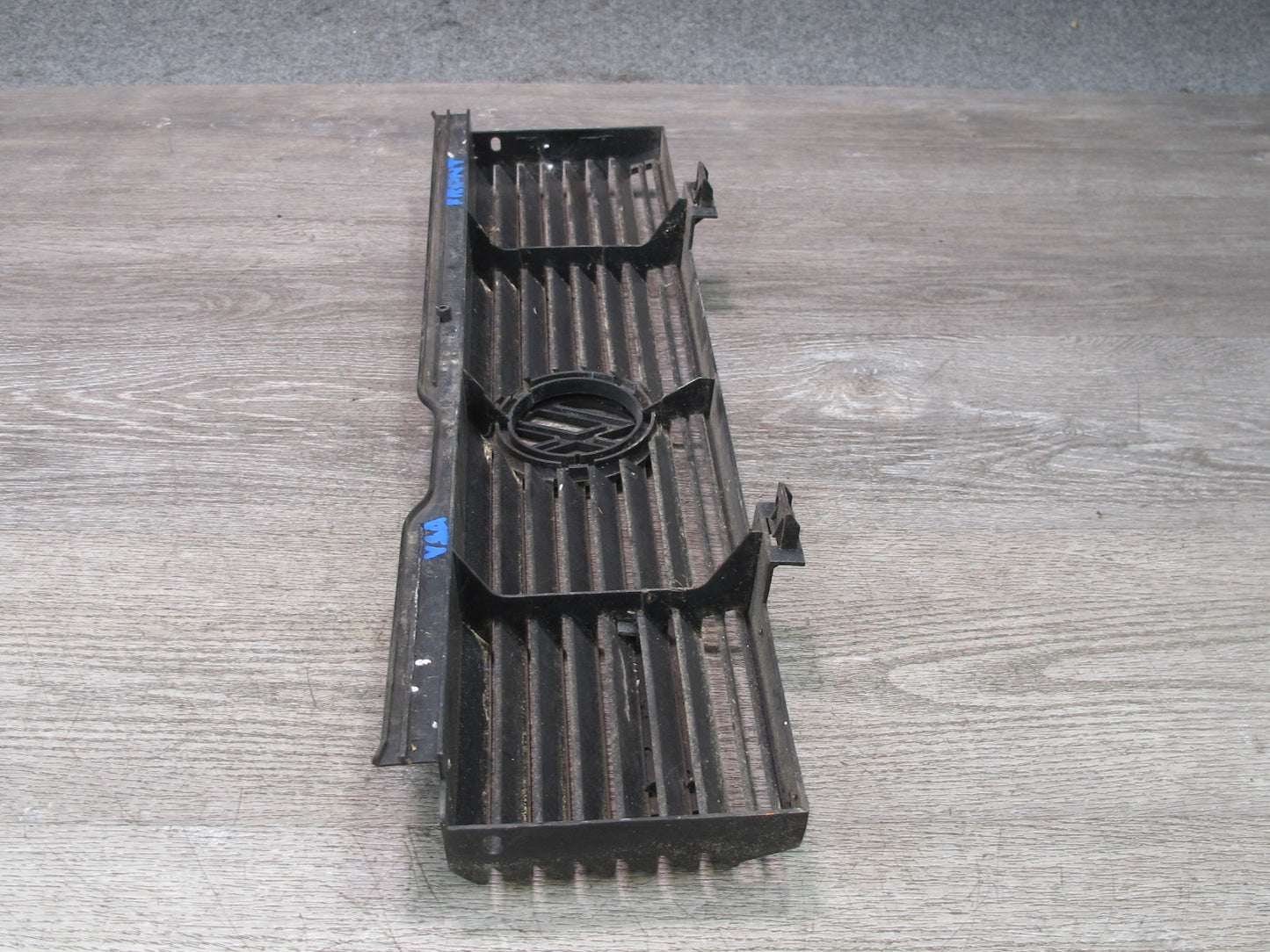 86-89 Volkswagen Scirocco MK2 16V Front Hood Grille w Emblem 533853653 OEM