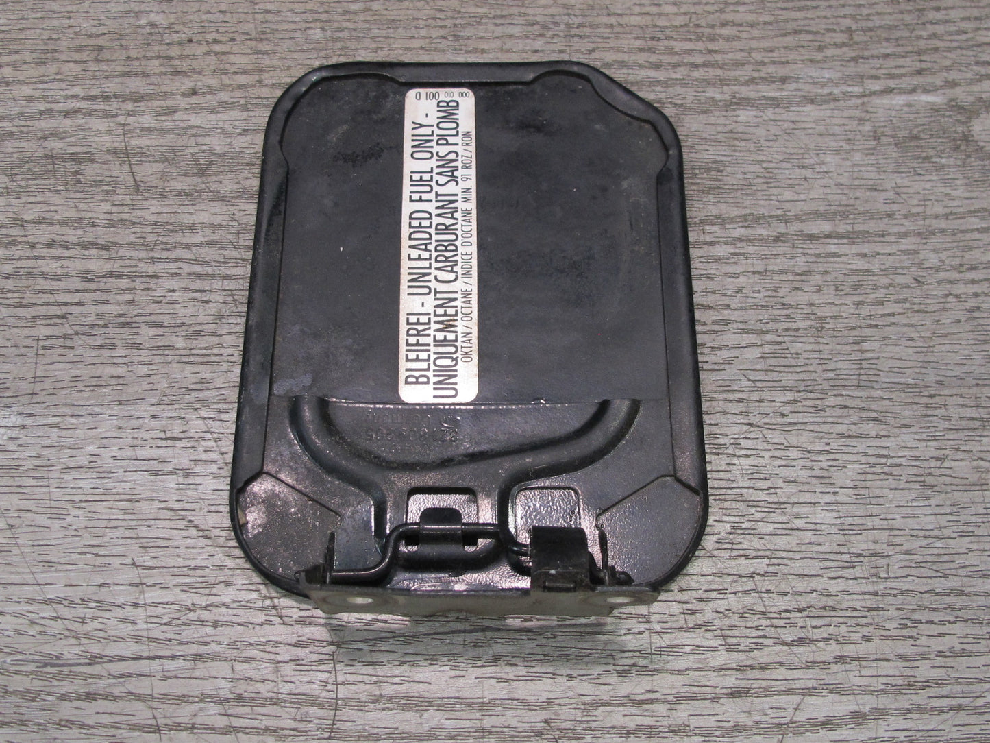 85-88 Volkswagen VW Scirocco Fuel Filler Gas Door Lid Black 321809905 OEM