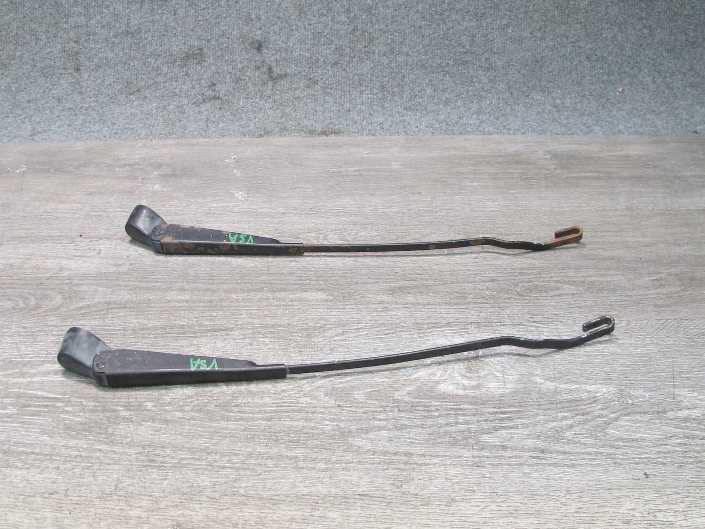82-89 Volkswagen Scirocco Set of 2 Front Left & Right Windshield Wiper Arm OEM