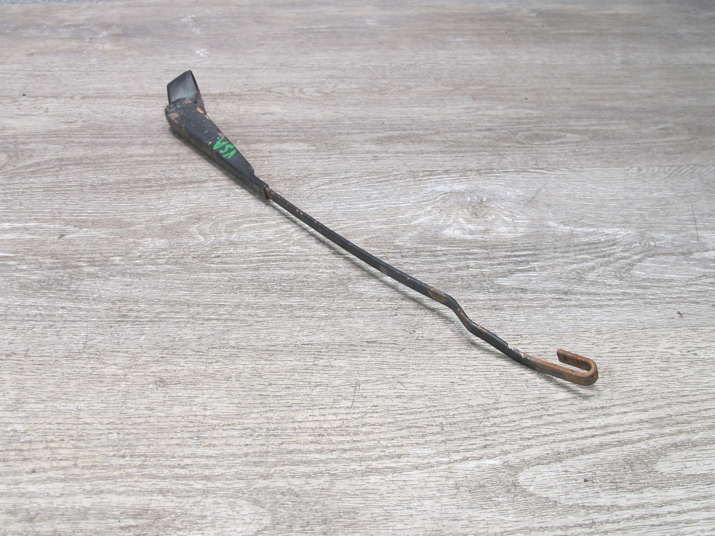 82-89 Volkswagen Scirocco Set of 2 Front Left & Right Windshield Wiper Arm OEM