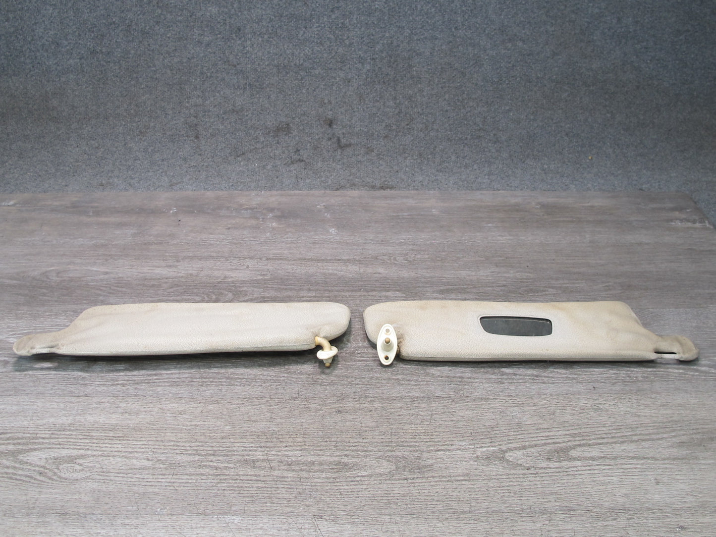 82-88 Volkswagen VW Scirocco Set of 2 Front Left & Right Sun Visor White OEM