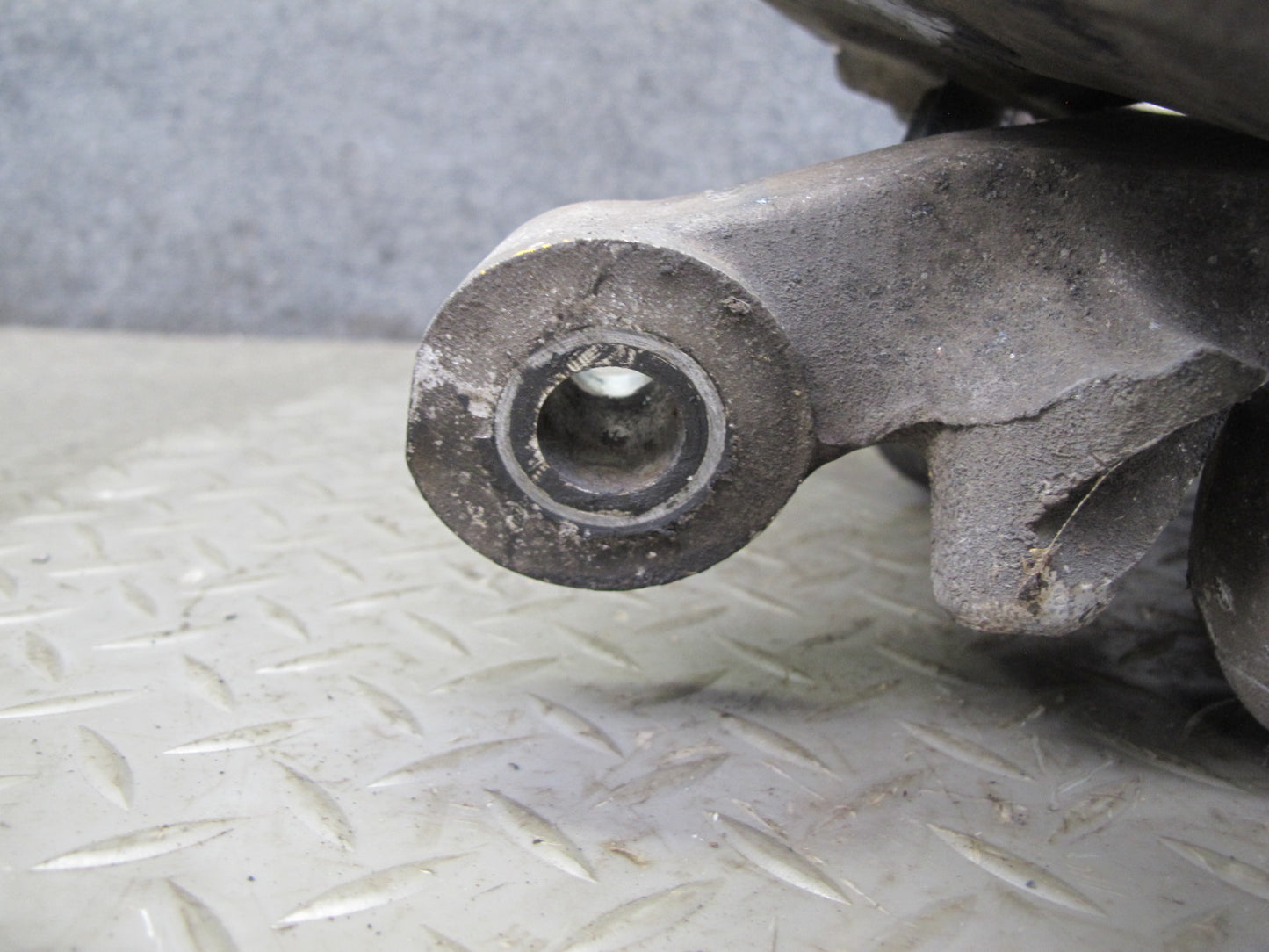 1991 Nissan Z32 300ZX Turbo Front Right Spindle Knuckle Wheel Hub OEM