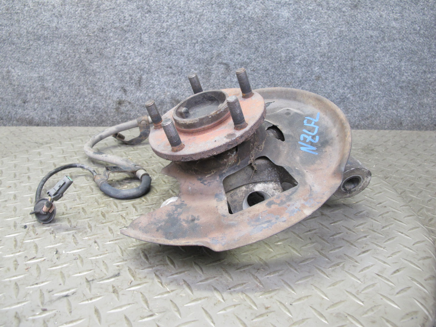 1991 Nissan Z32 300ZX Turbo Front Left Spindle Knuckle Wheel Hub OEM