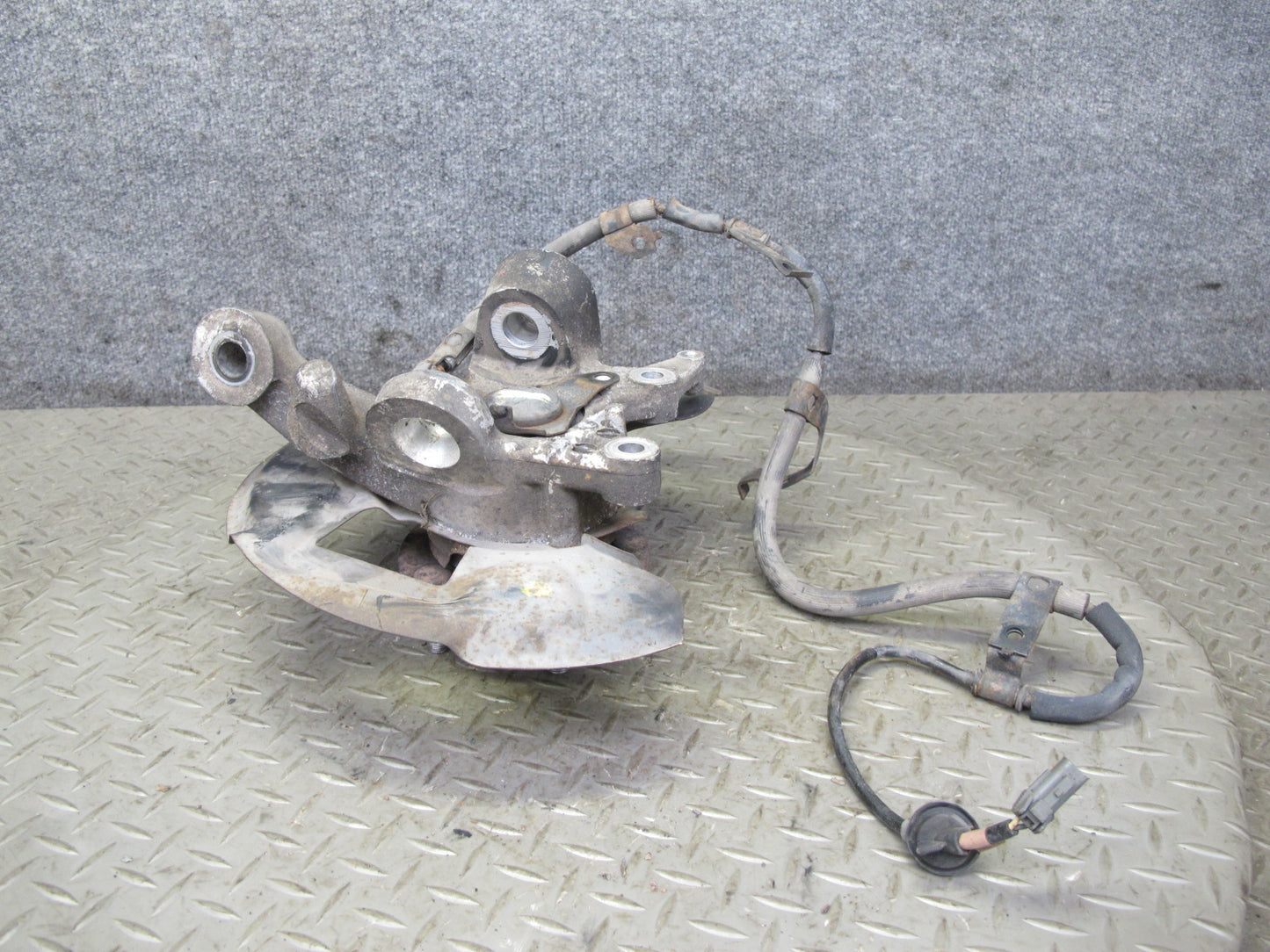 1991 Nissan Z32 300ZX Turbo Front Left Spindle Knuckle Wheel Hub OEM