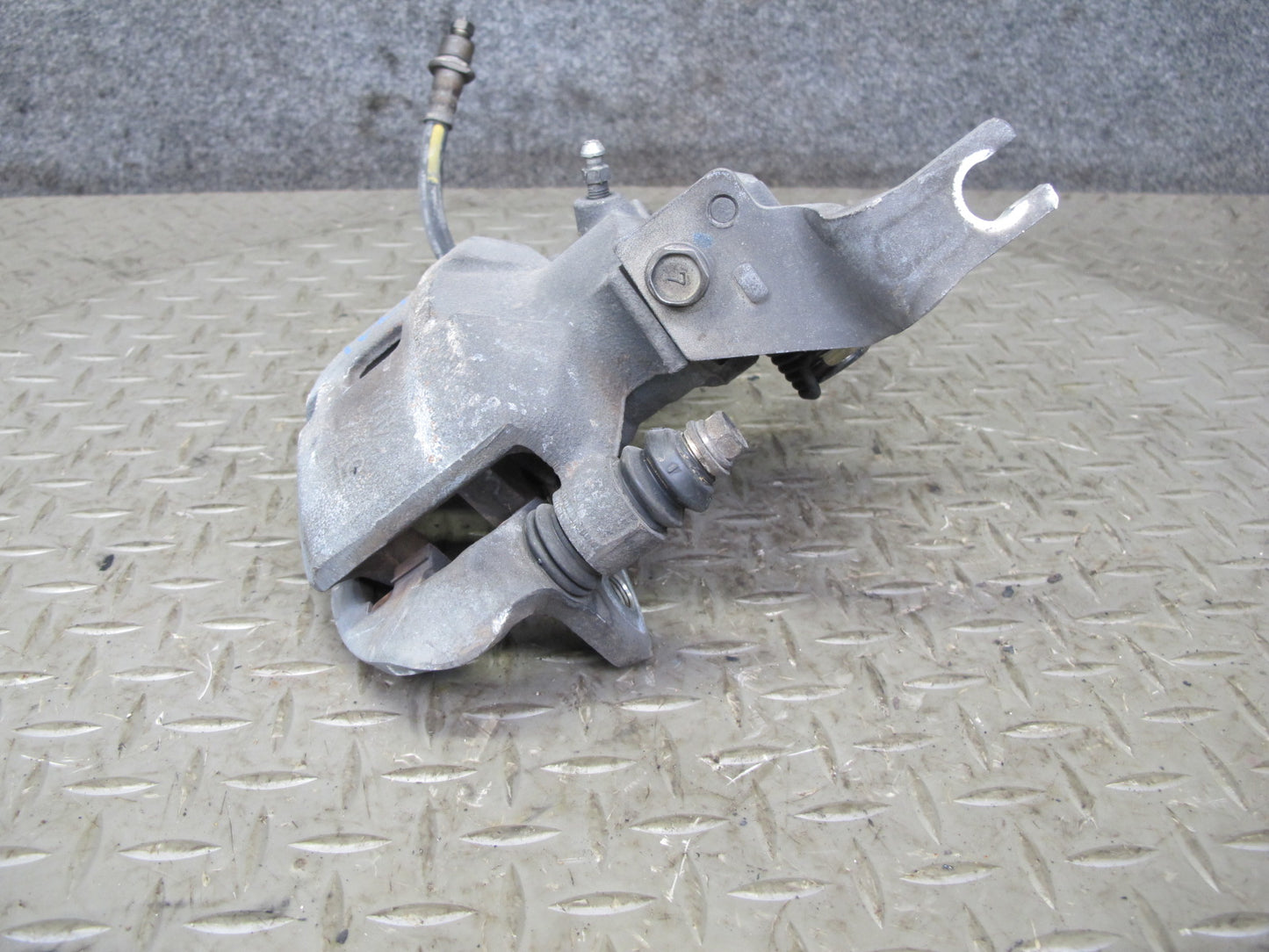 03-05 Toyota MR2 Spyder ZZW30L Set of 2 Rear Left & Right Brake Caliper 50k OEM