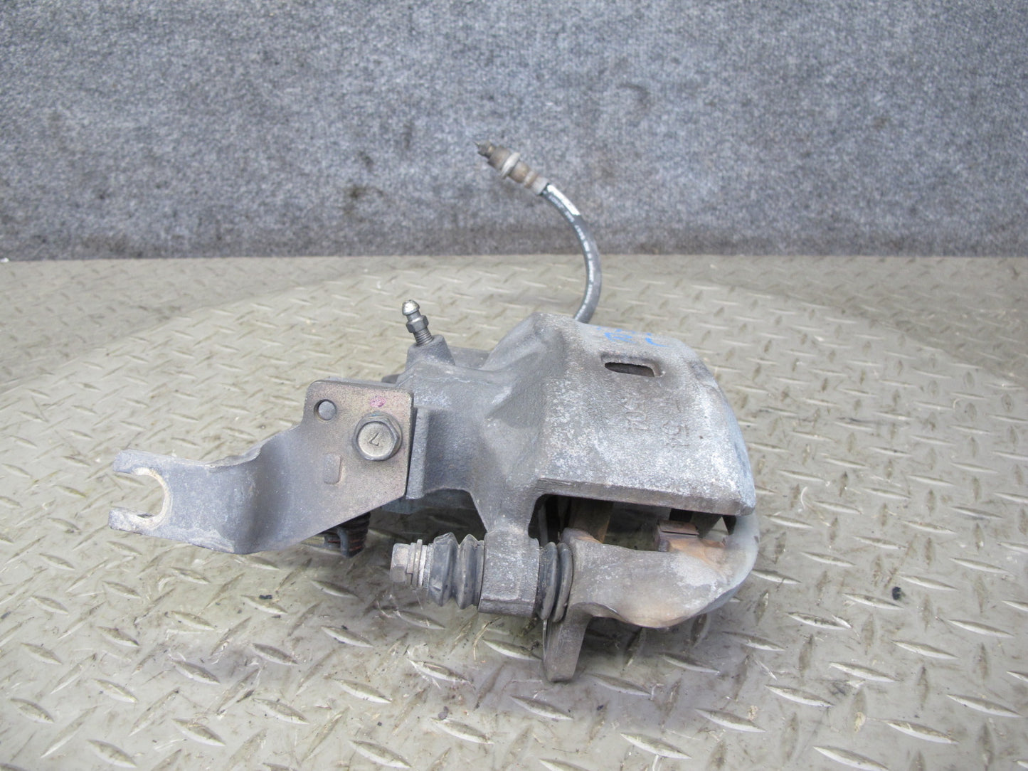 03-05 Toyota MR2 Spyder ZZW30L Set of 2 Rear Left & Right Brake Caliper 50k OEM