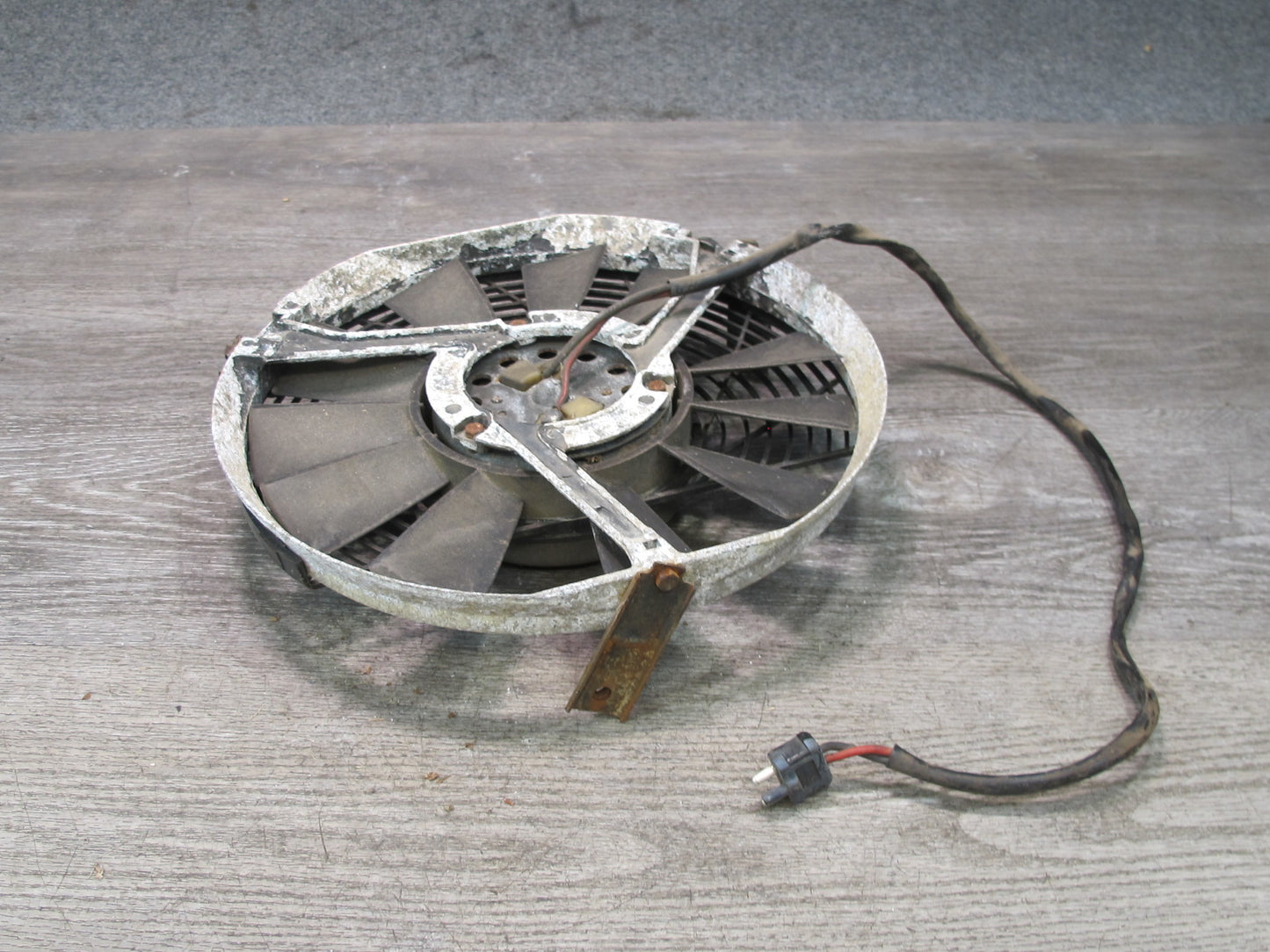 73-85 Mercedes R107 Sl-class Engine Cooling Radiator Auxiliary Fan Motor OEM