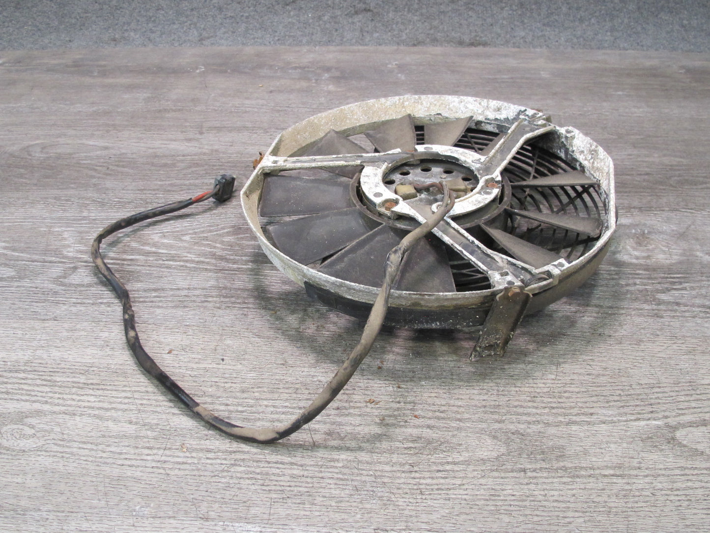 73-85 Mercedes R107 Sl-class Engine Cooling Radiator Auxiliary Fan Motor OEM