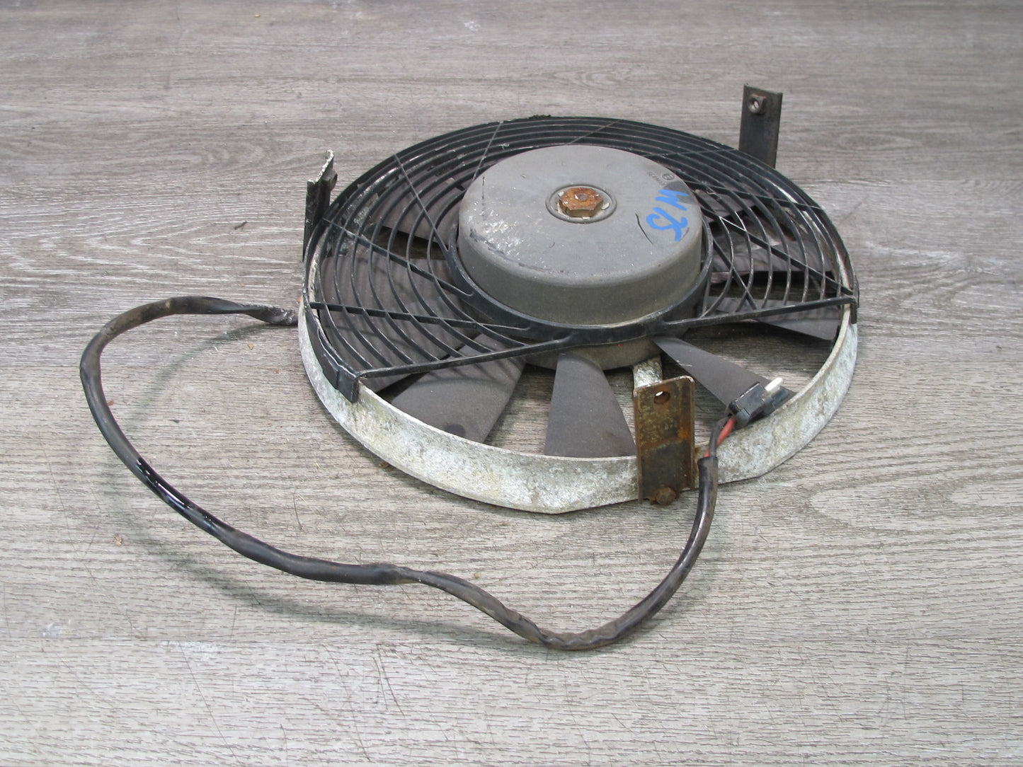 73-85 Mercedes R107 Sl-class Engine Cooling Radiator Auxiliary Fan Motor OEM