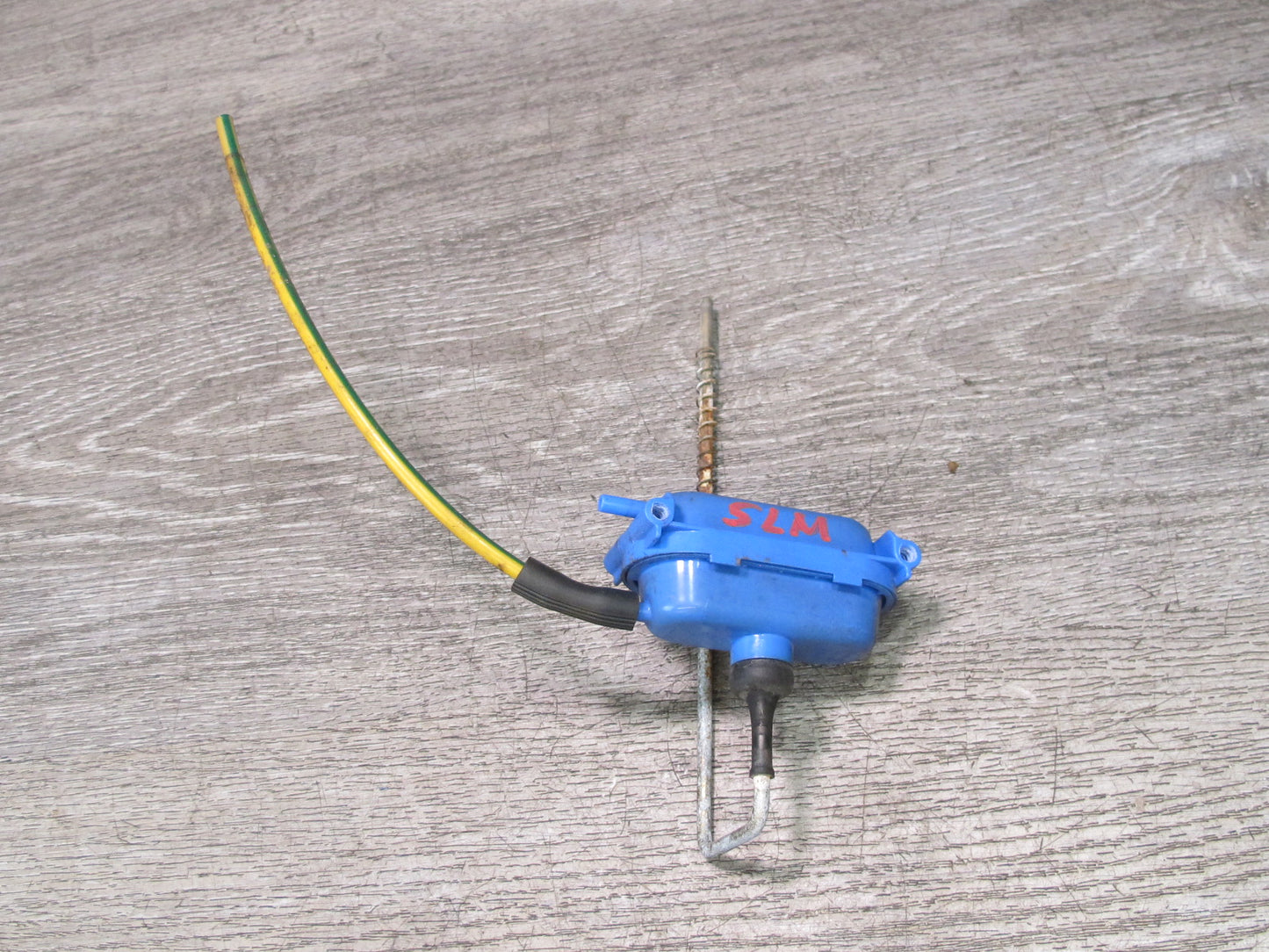 73-85 Mercedes R107 Gas Fuel Tank Door Lid Lock Vacuum Actuator OEM