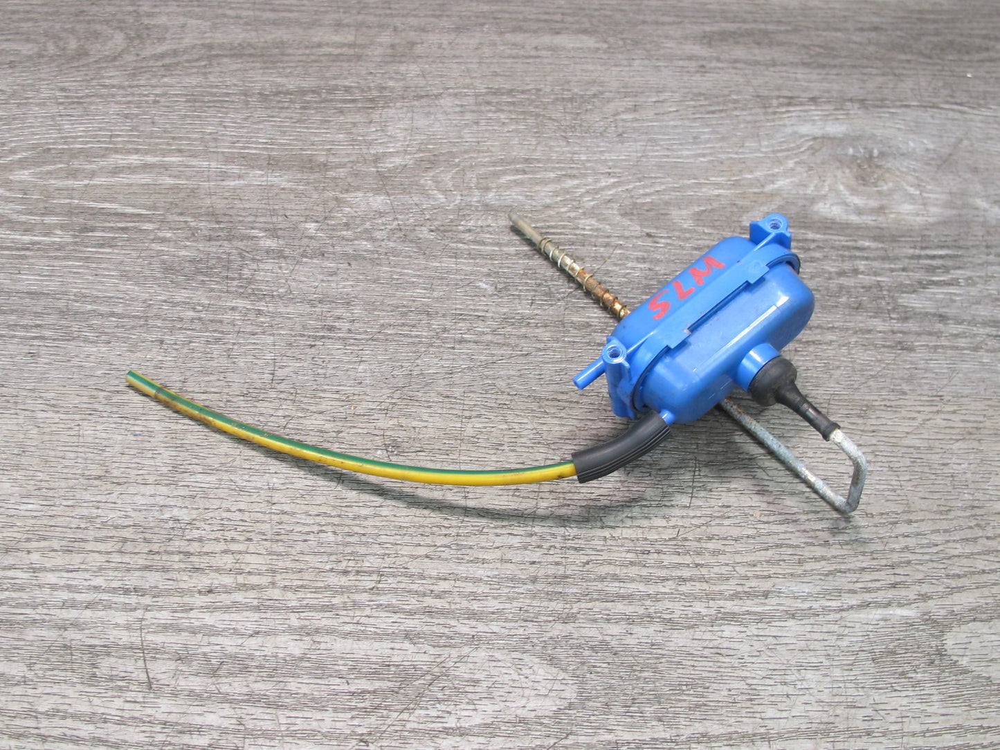 73-85 Mercedes R107 Gas Fuel Tank Door Lid Lock Vacuum Actuator OEM