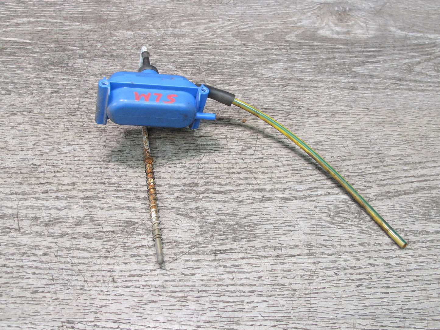 73-85 Mercedes R107 Gas Fuel Tank Door Lid Lock Vacuum Actuator OEM