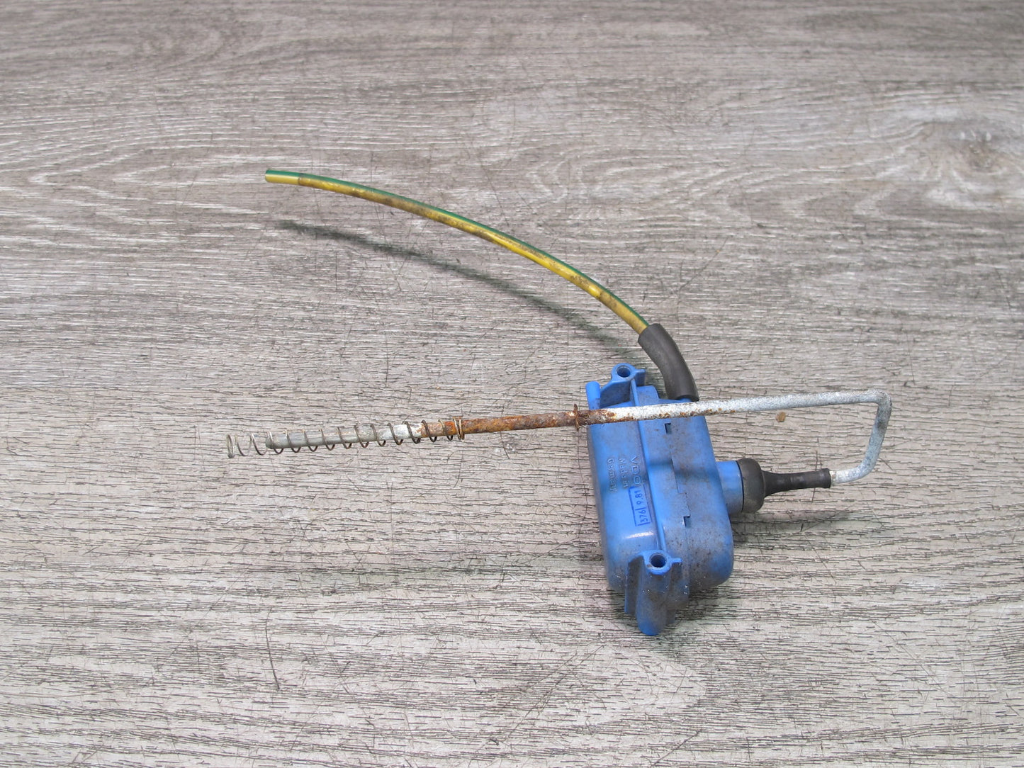 73-85 Mercedes R107 Gas Fuel Tank Door Lid Lock Vacuum Actuator OEM