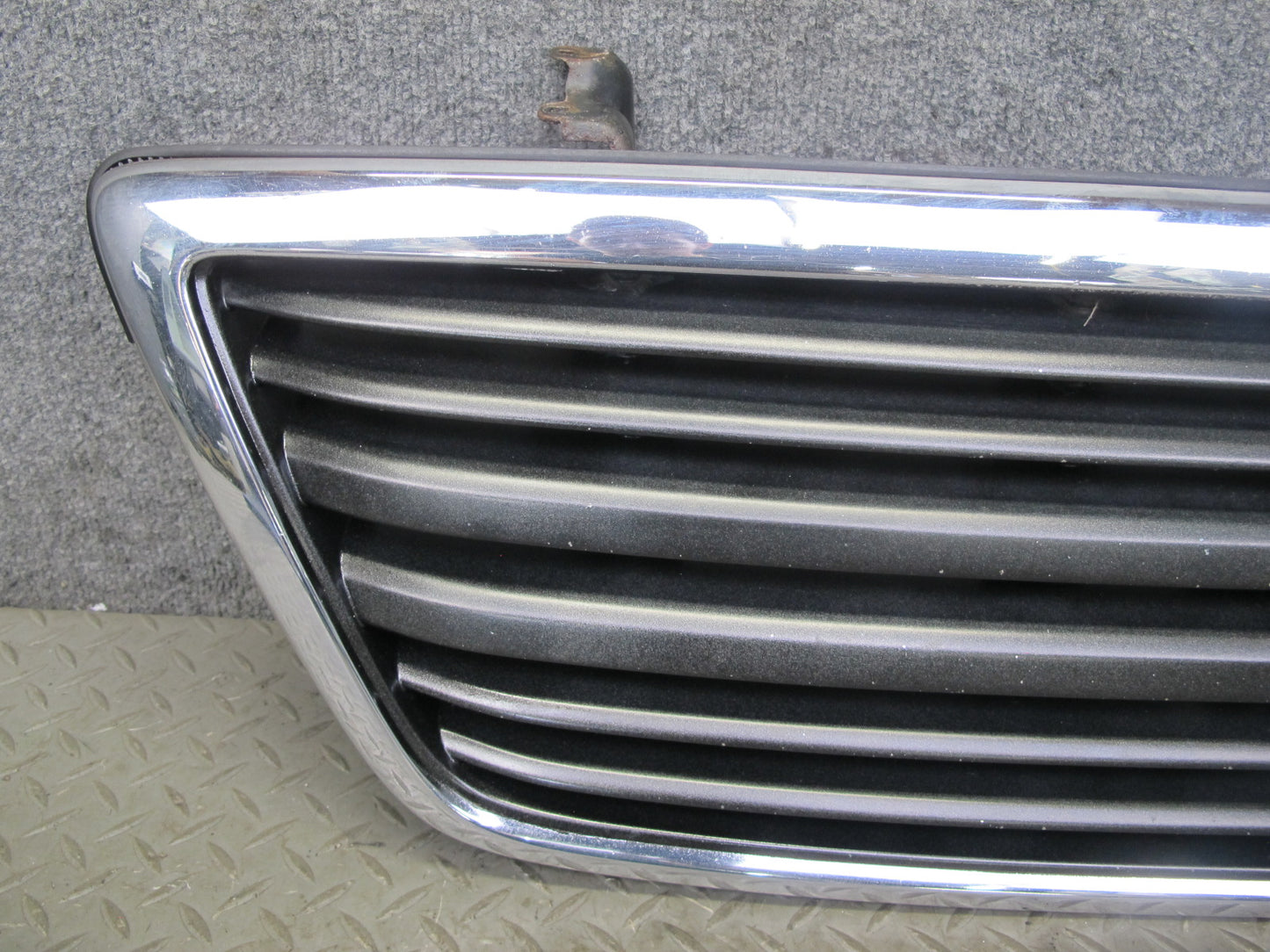 1998-2002 Lexus J100 LX470 Front Hood Exterior Chrome Upper Grille W/ Logo