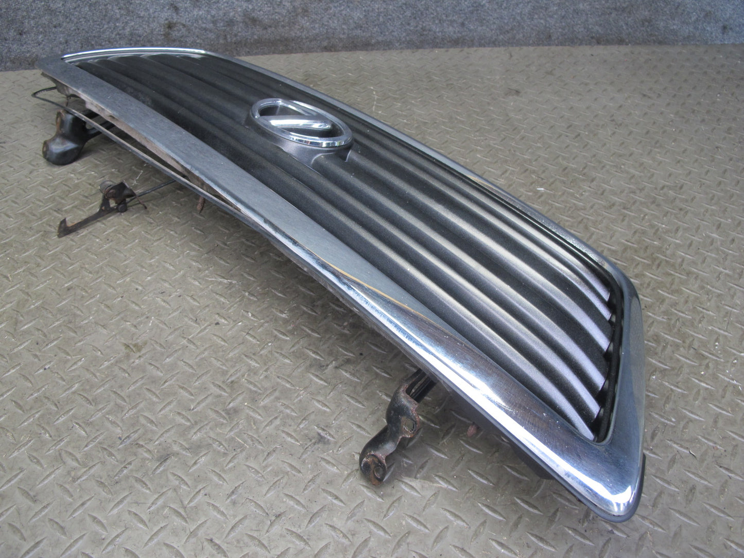 1998-2002 Lexus J100 LX470 Front Hood Exterior Chrome Upper Grille W/ Logo