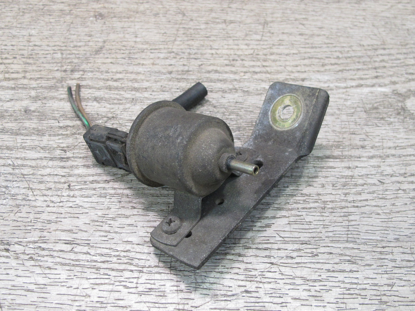 73-85 Mercedes R107 Vacuum Switch Valve w Bracket OEM