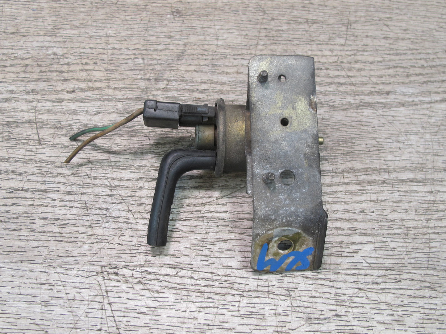 73-85 Mercedes R107 Vacuum Switch Valve w Bracket OEM