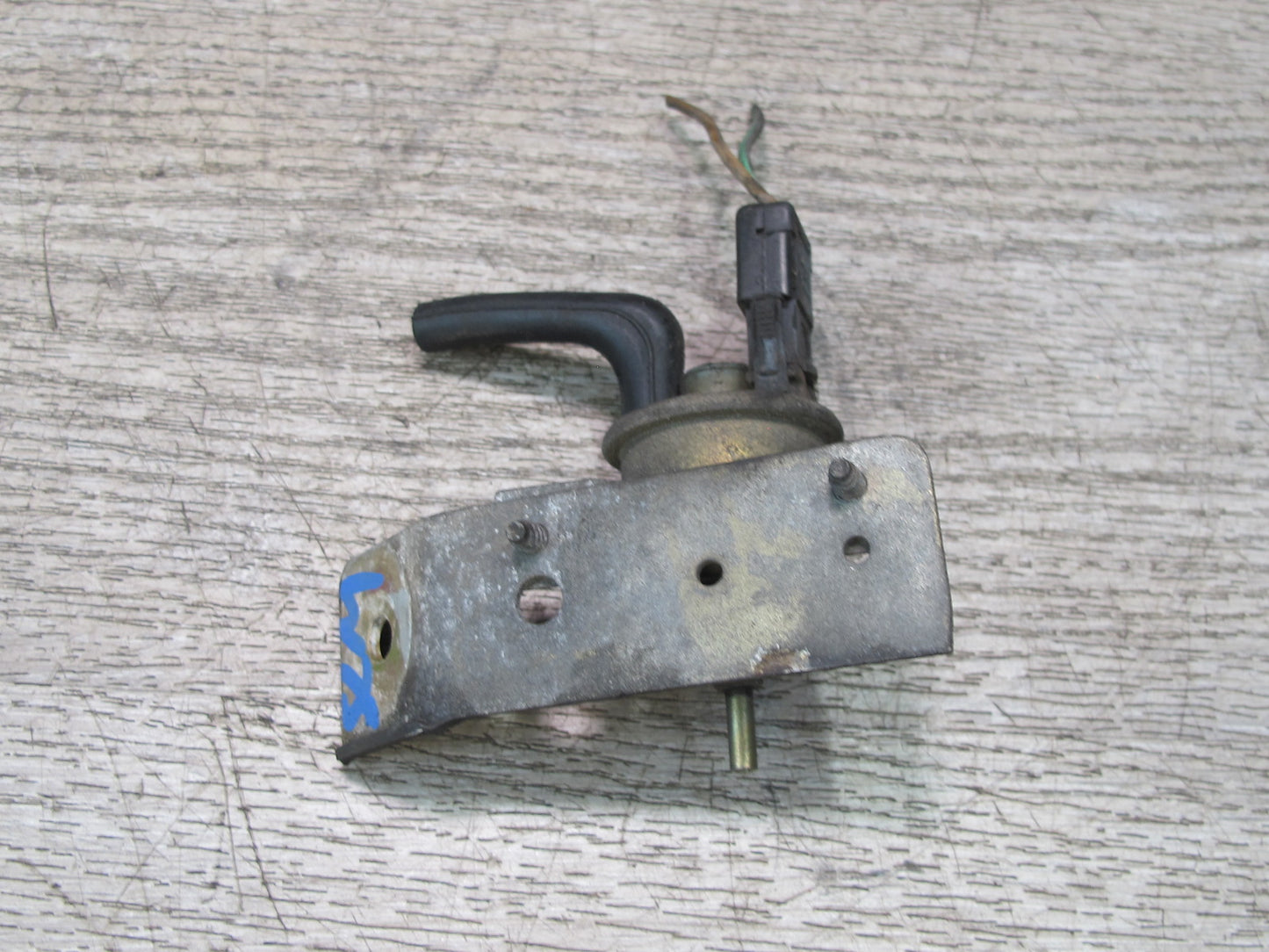 73-85 Mercedes R107 Vacuum Switch Valve w Bracket OEM